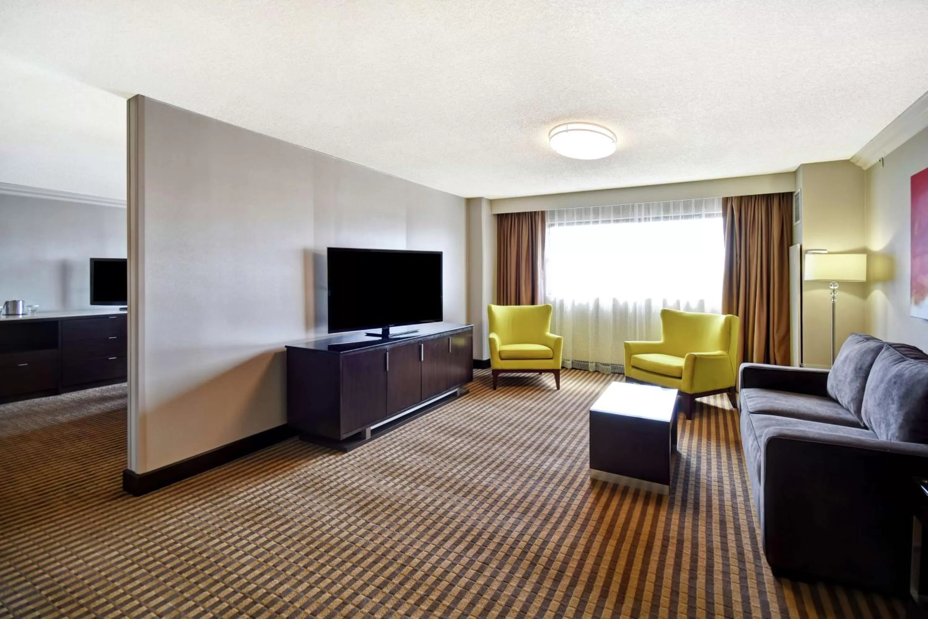 Bedroom in DoubleTree by Hilton Pleasanton at The Club