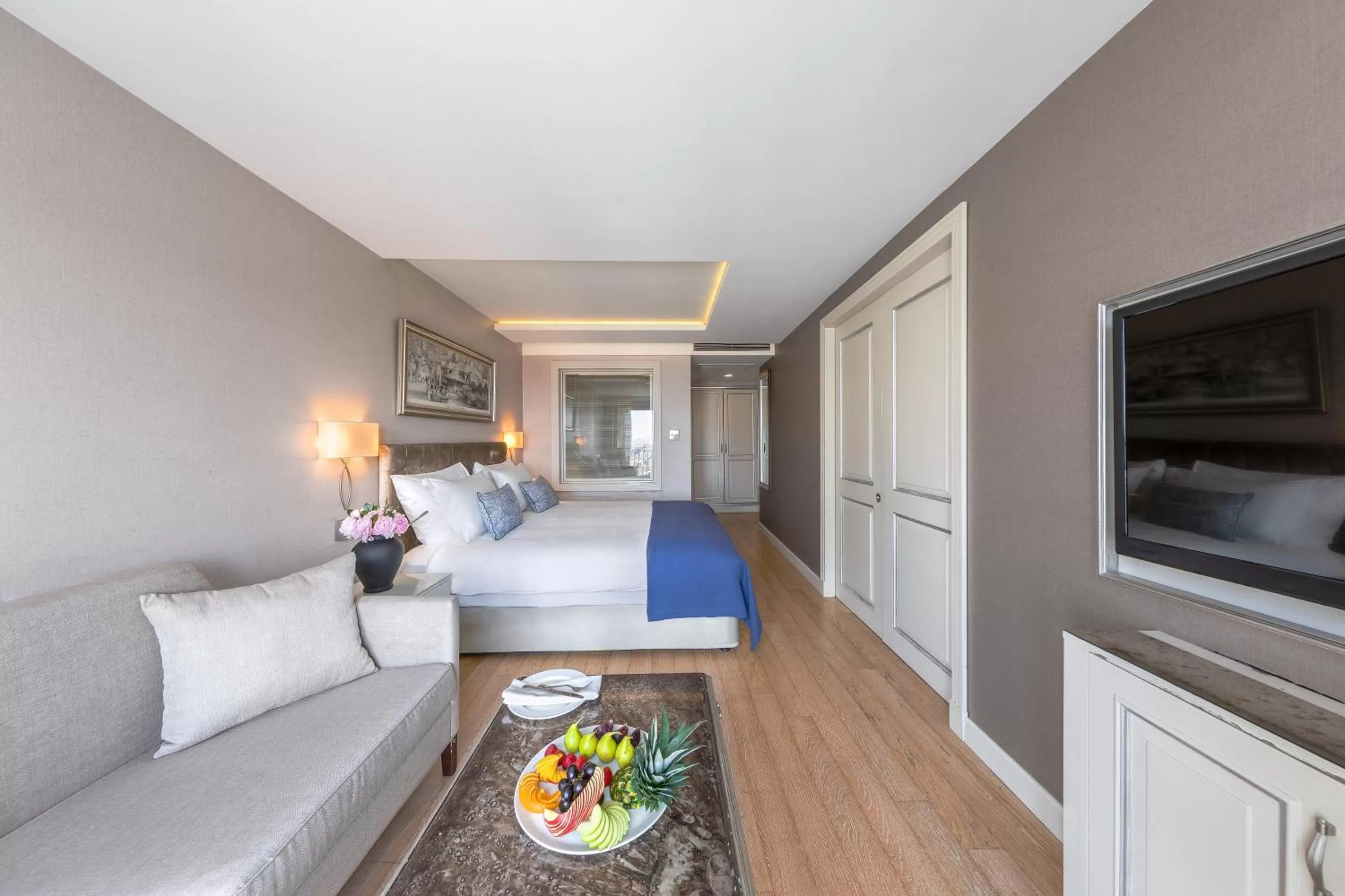 Deluxe Taksim Square View Room in CVK Taksim Hotel Istanbul