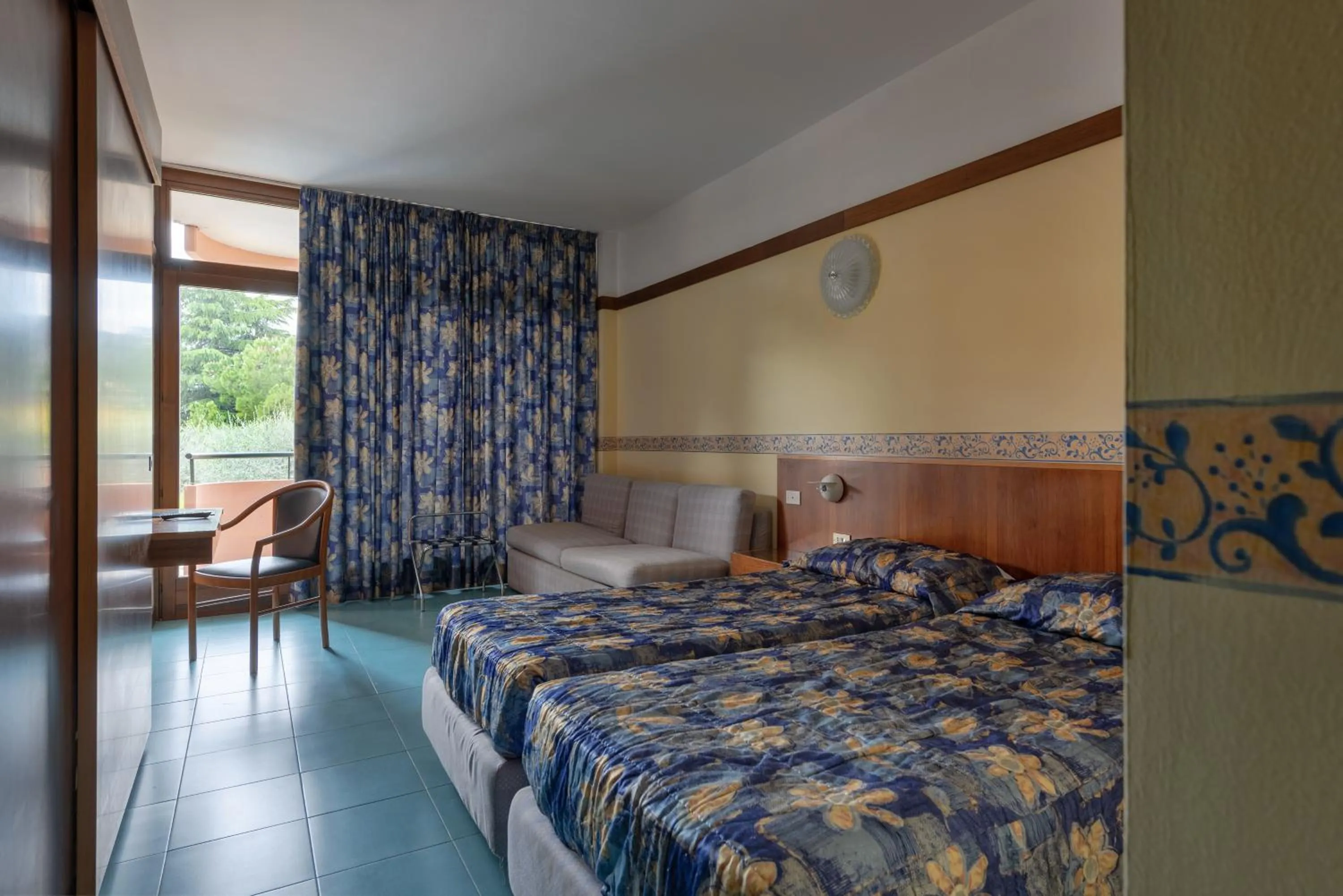 Photo of the whole room, Bed in Hotel Royal