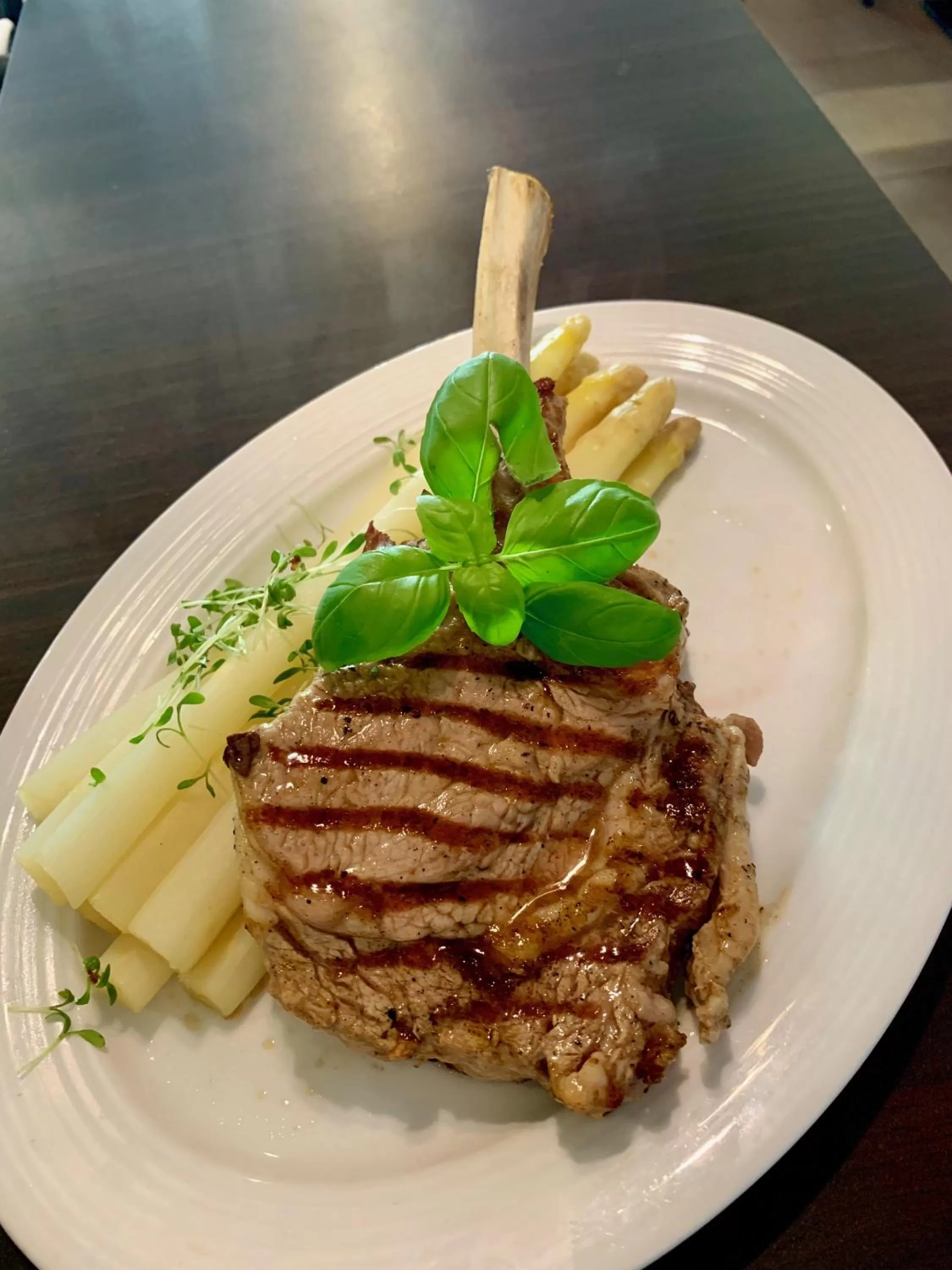 Food and drinks in Boutique Hotel Goldene Henne