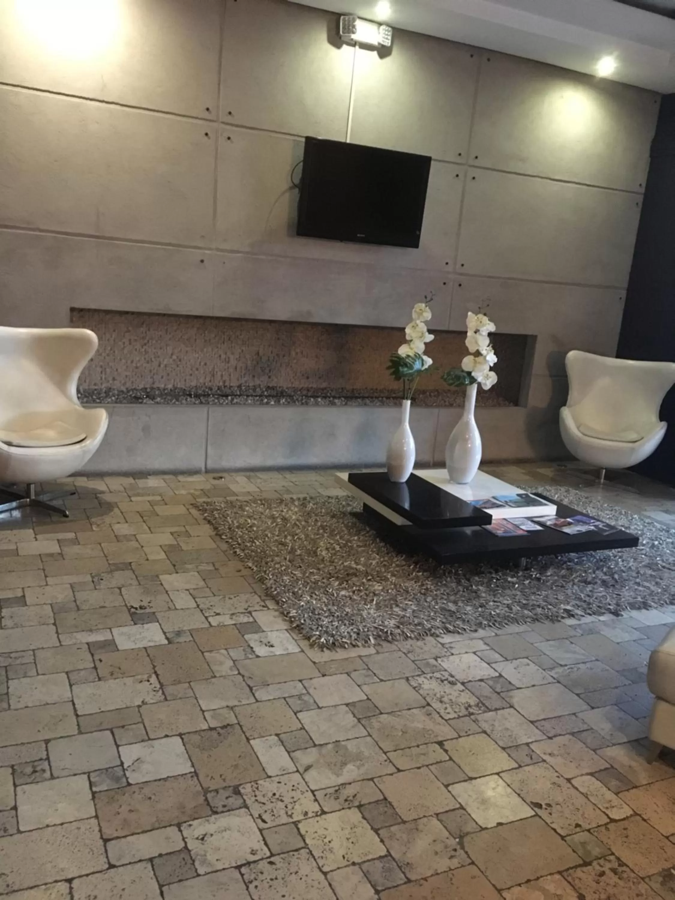 Property building, Bathroom in Suites Parque Real