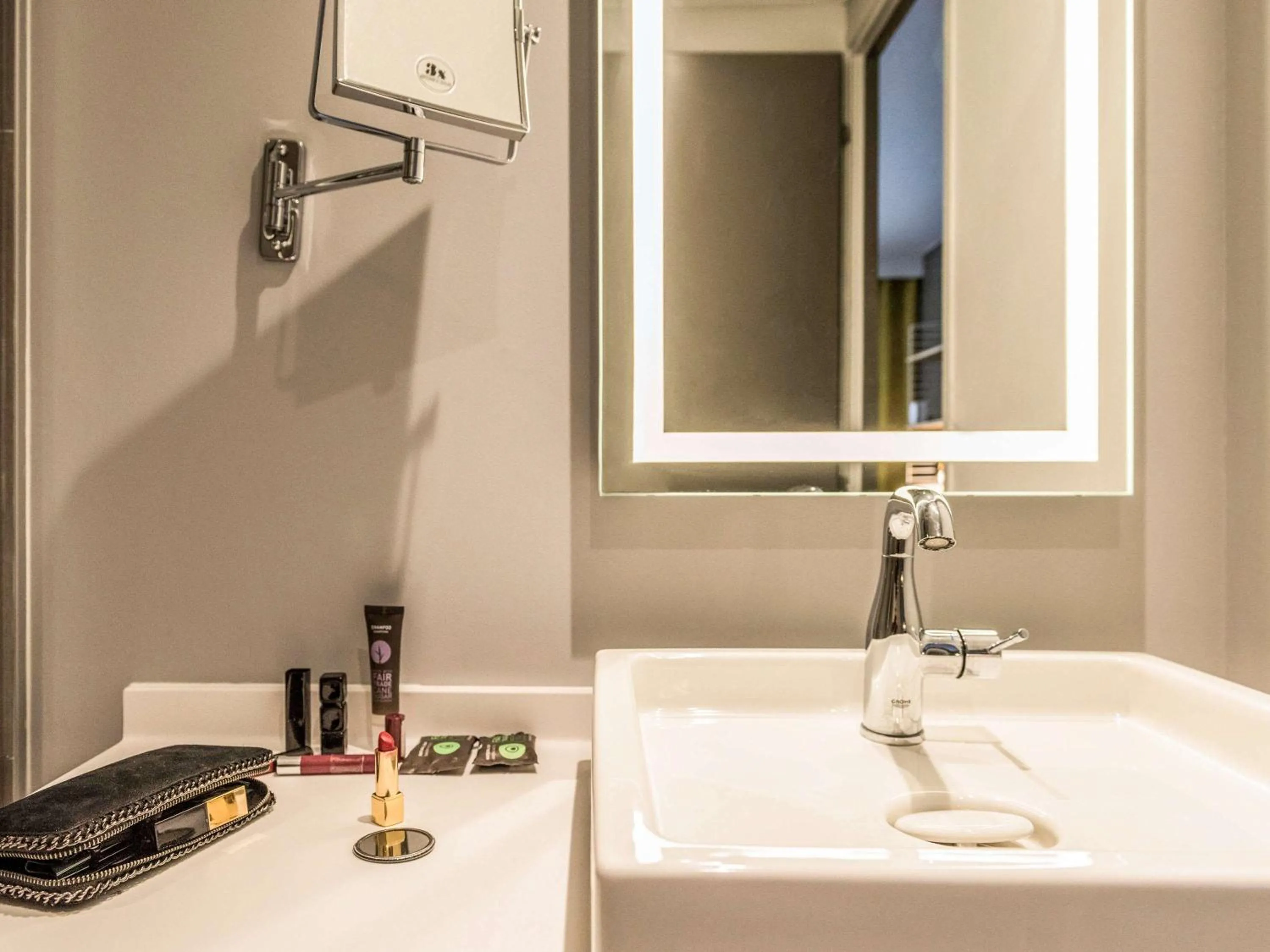 Photo of the whole room in Novotel Paris Créteil Le Lac