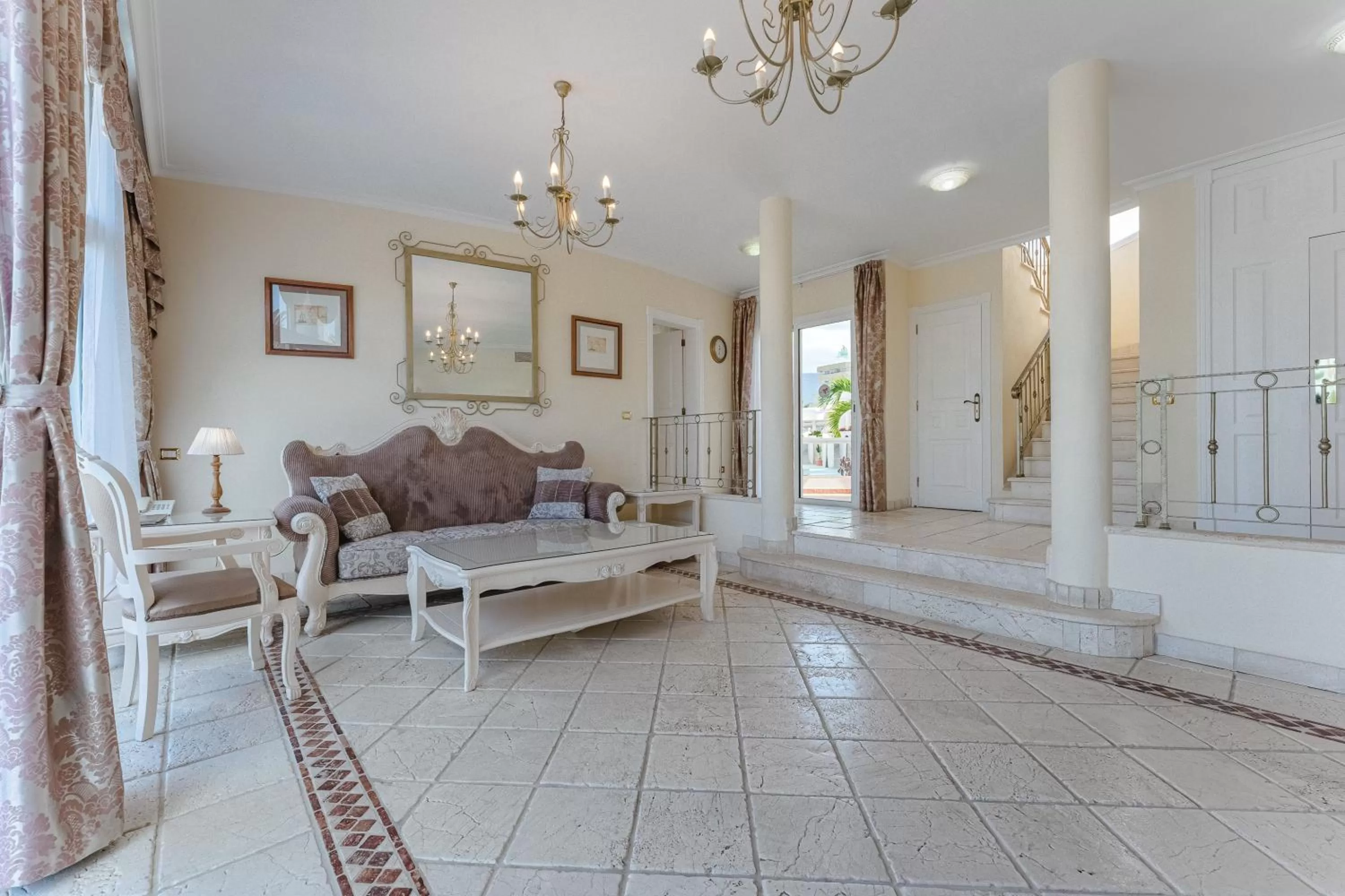 Living room in Flamingo Suites Boutique Hotel