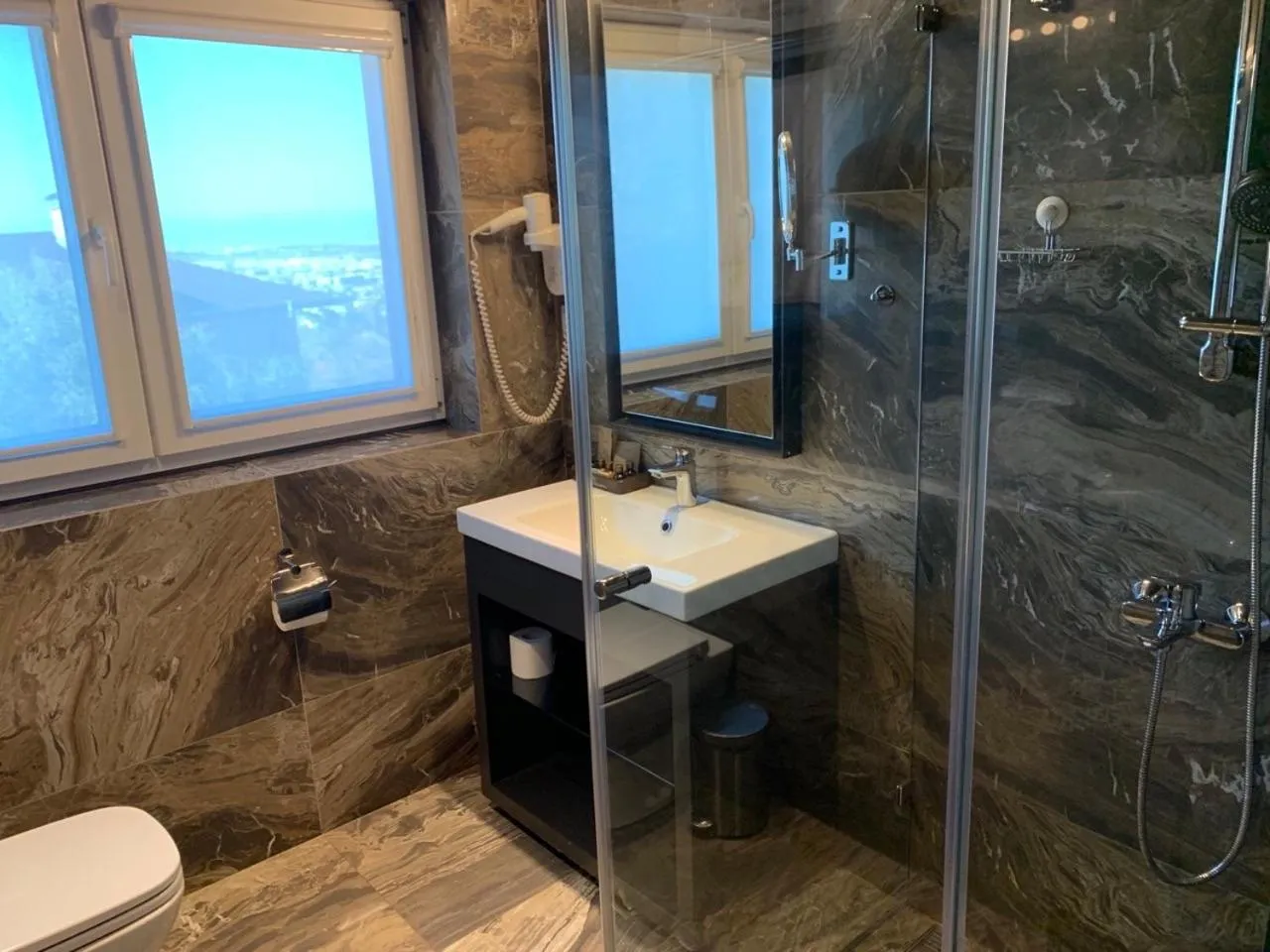Shower in All Seasons Residence Design Hotel - Free parking