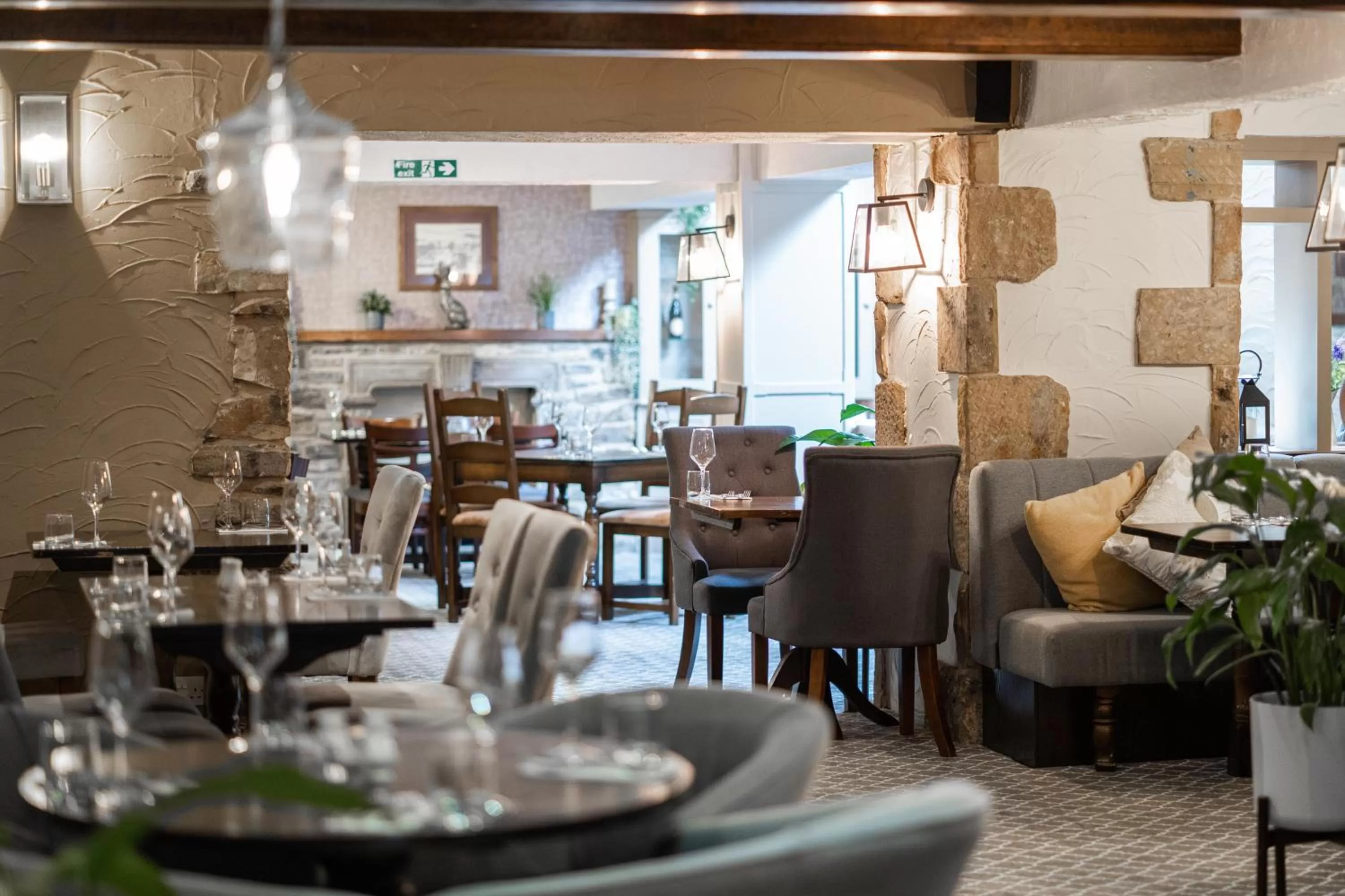 Restaurant/places to eat in Black Horse Hotel