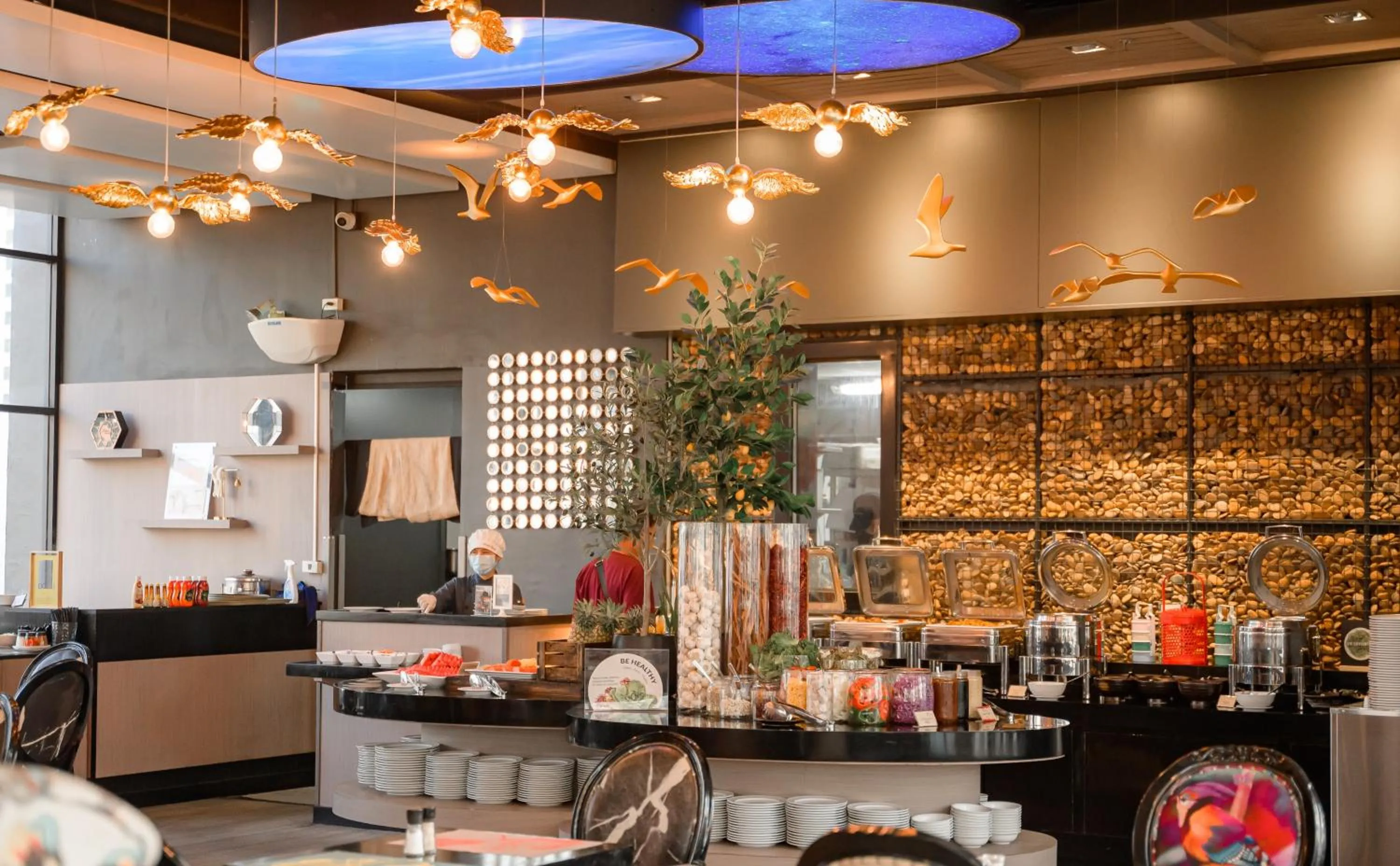 Restaurant/places to eat in Hotel Clover Asoke - SHA Extra Plus