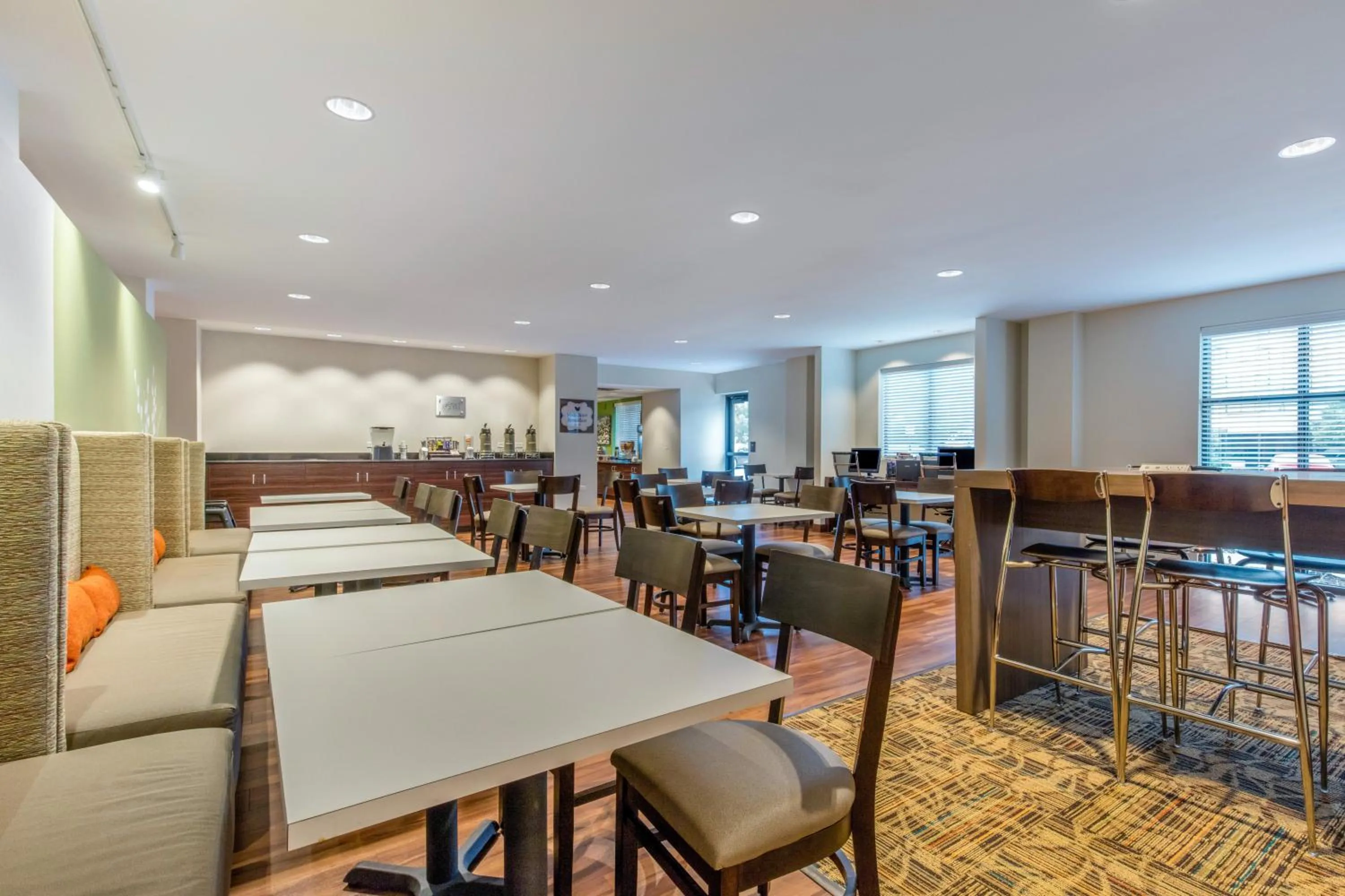 Dining area in MainStay Suites St Louis Airport