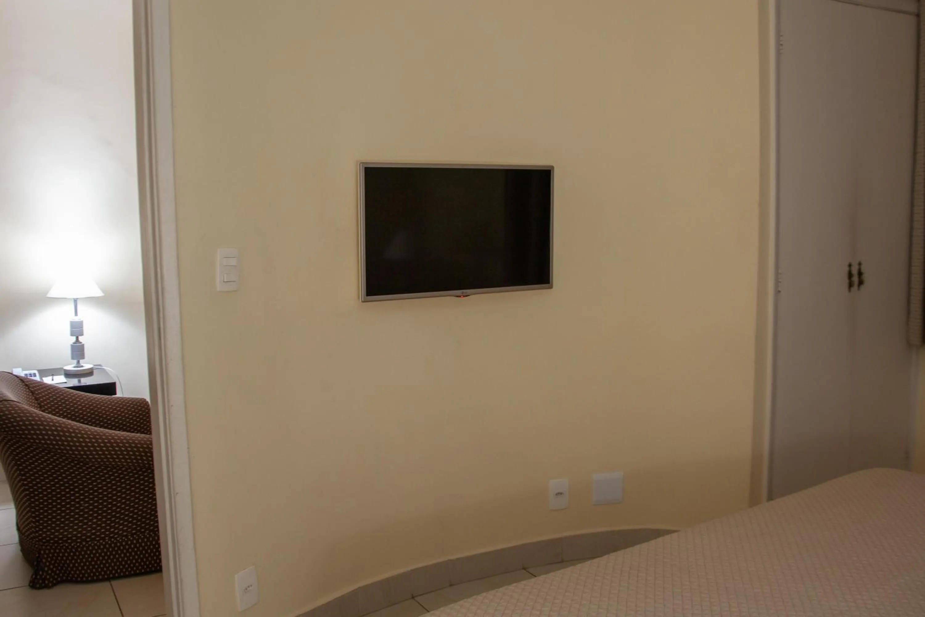 TV and multimedia, Bed in San Michel Hotel