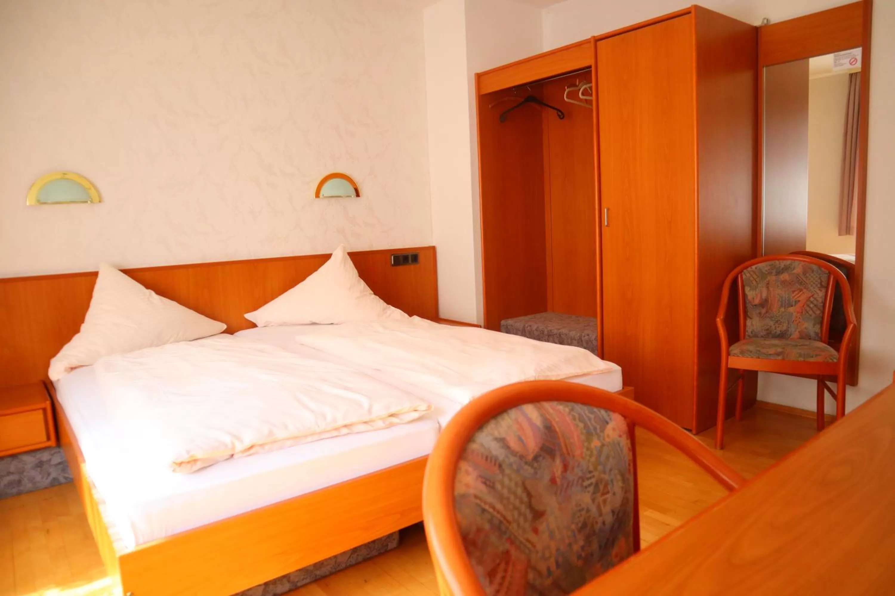 Photo of the whole room, Bed in Pension Zur Harburg