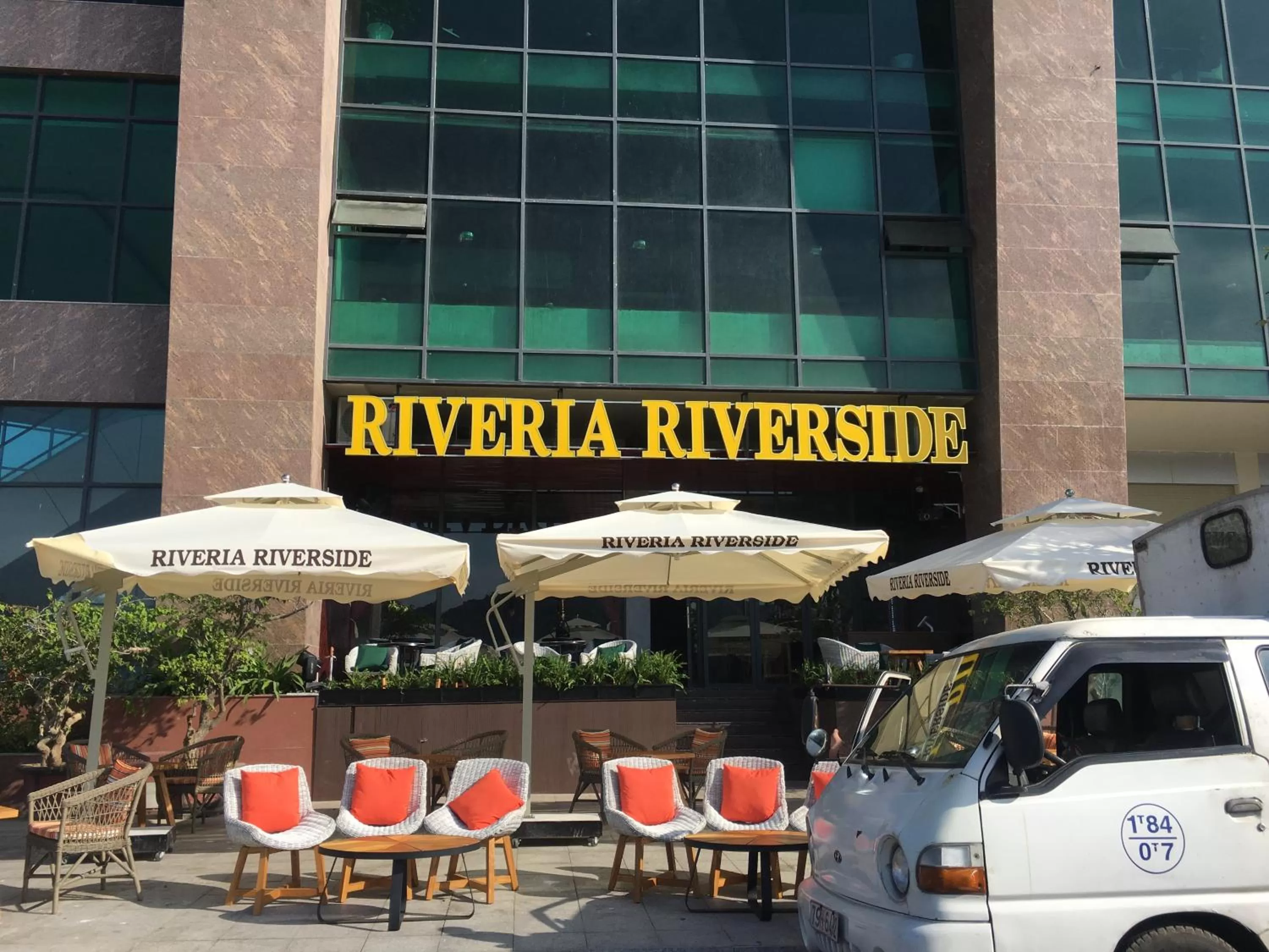 Restaurant/places to eat in Moonlight Bay Hotel & Apartment