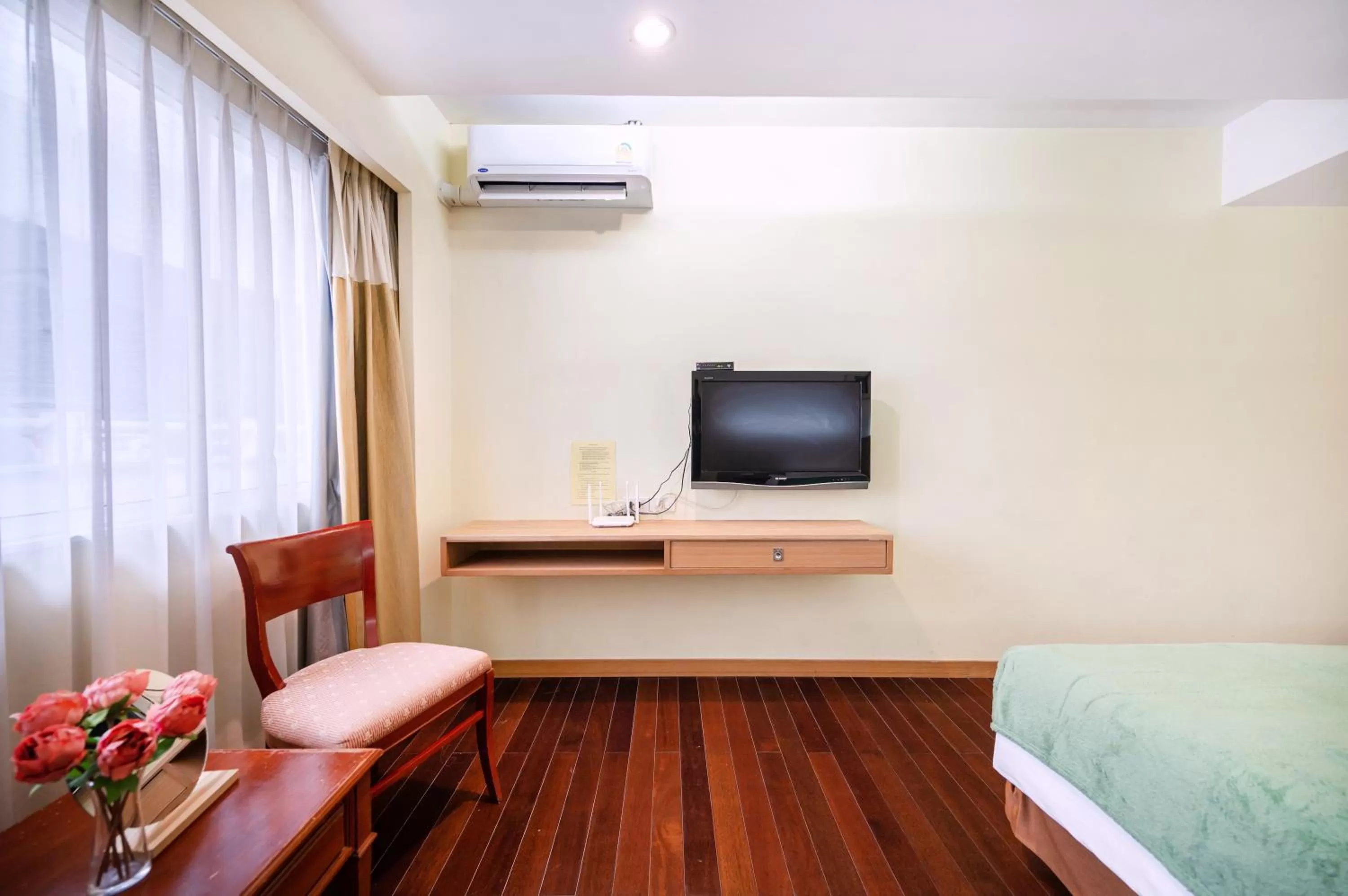 TV and multimedia, Bed in P2 Boutique