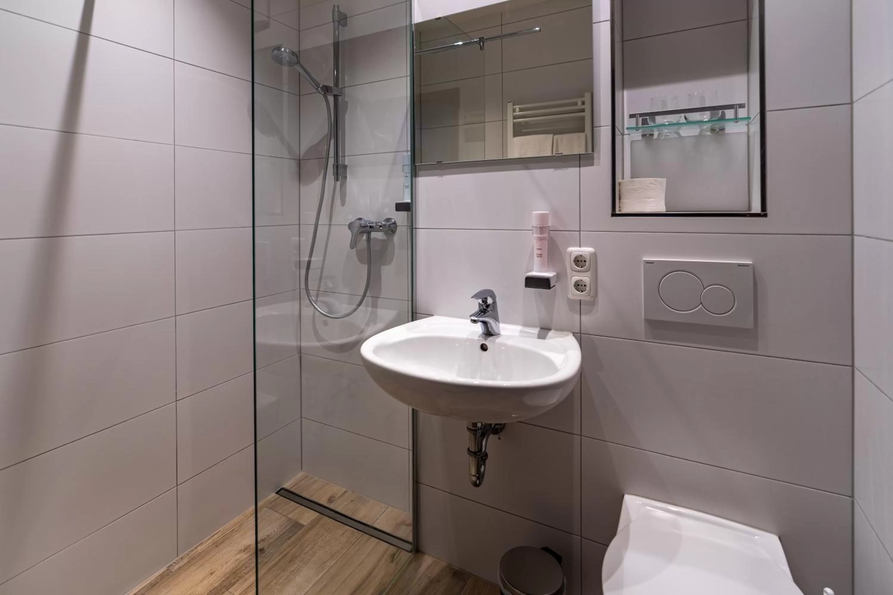 Shower in Hotel Casa Maria