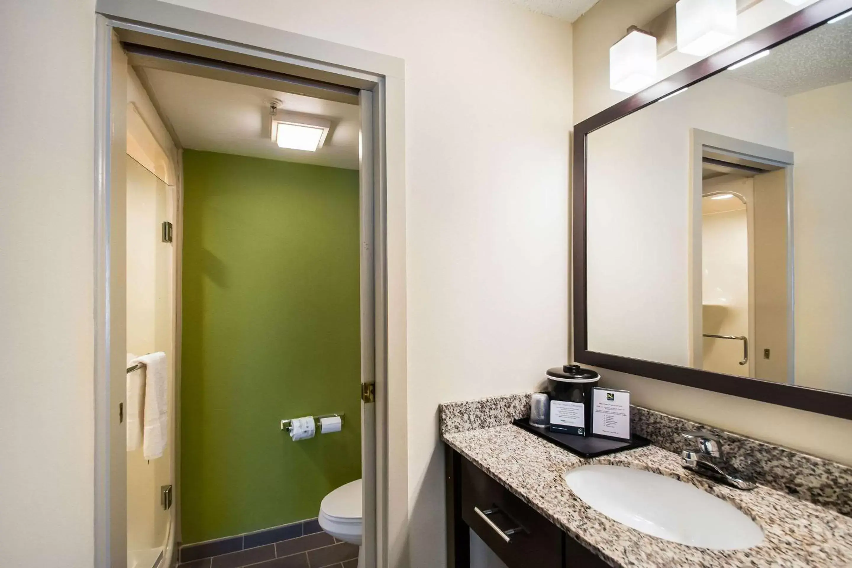 King Room - Non-Smoking in Quality Inn King Room - Non-Smoking in Quality Inn