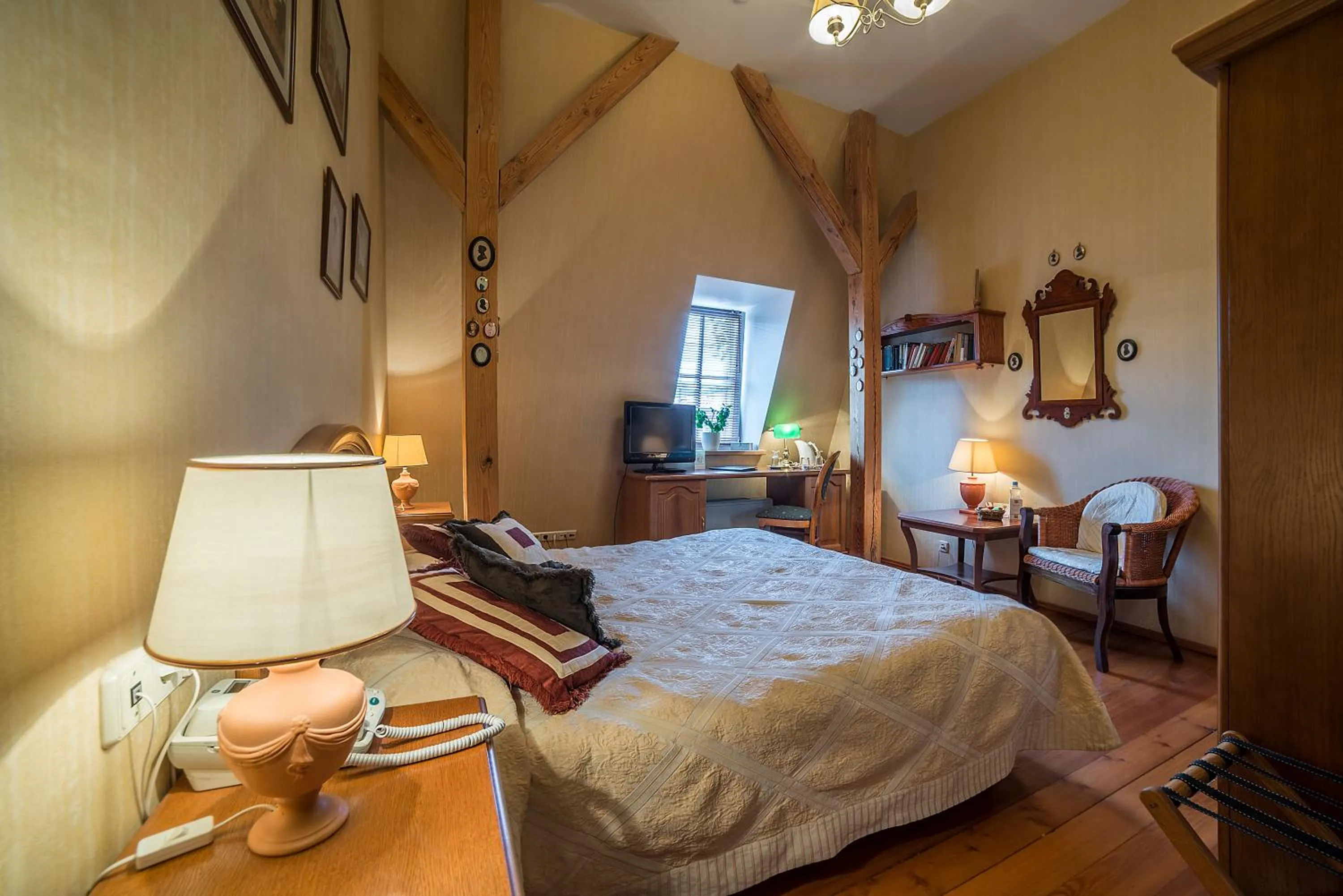 Bed in Shakespeare Boutique Hotel