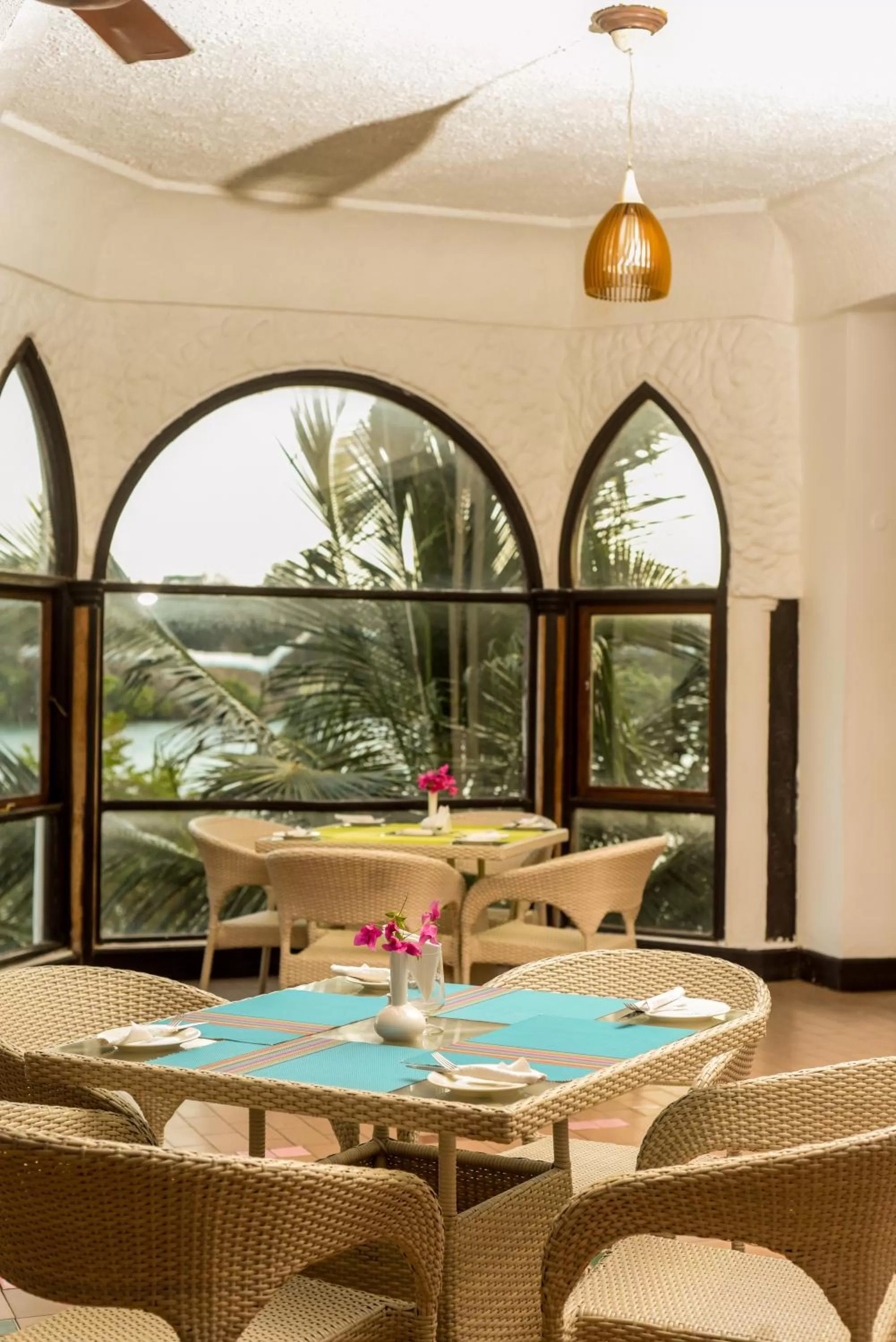 Restaurant/places to eat in CityBlue Creekside Hotel & Suites