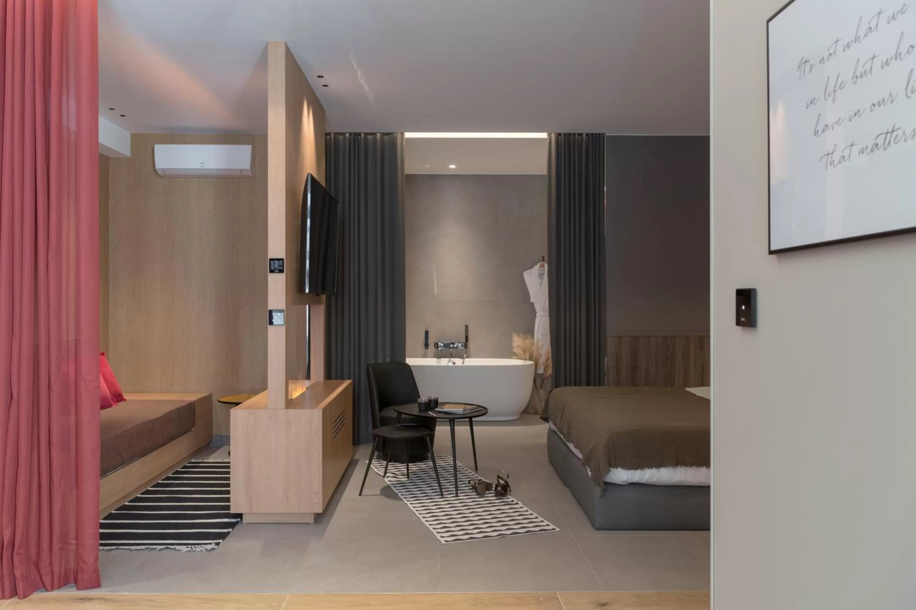 Bed, Seating Area in MiHotel Sala