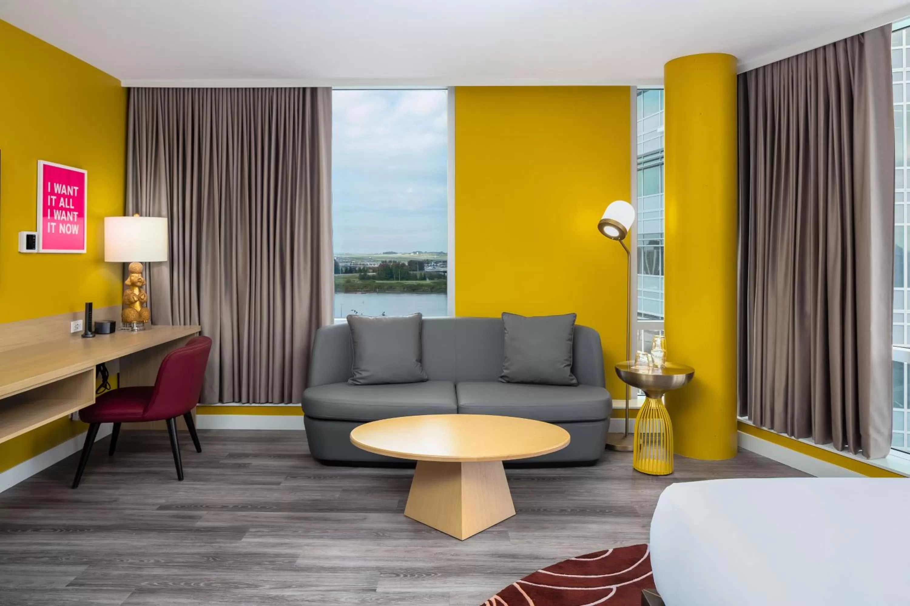 Seating area, Bed in Versante Hotel