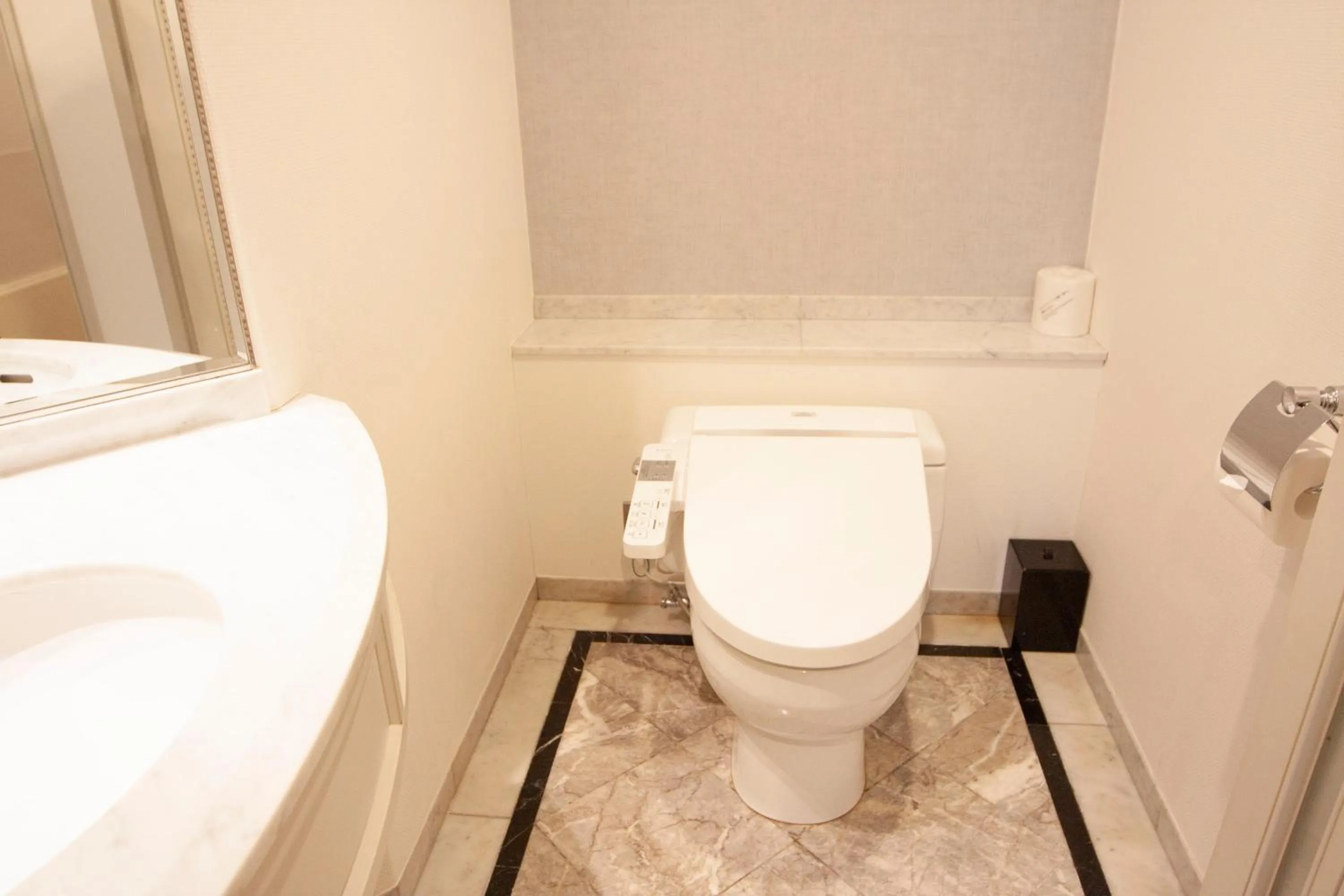 Toilet in Hotel New Otani Makuhari