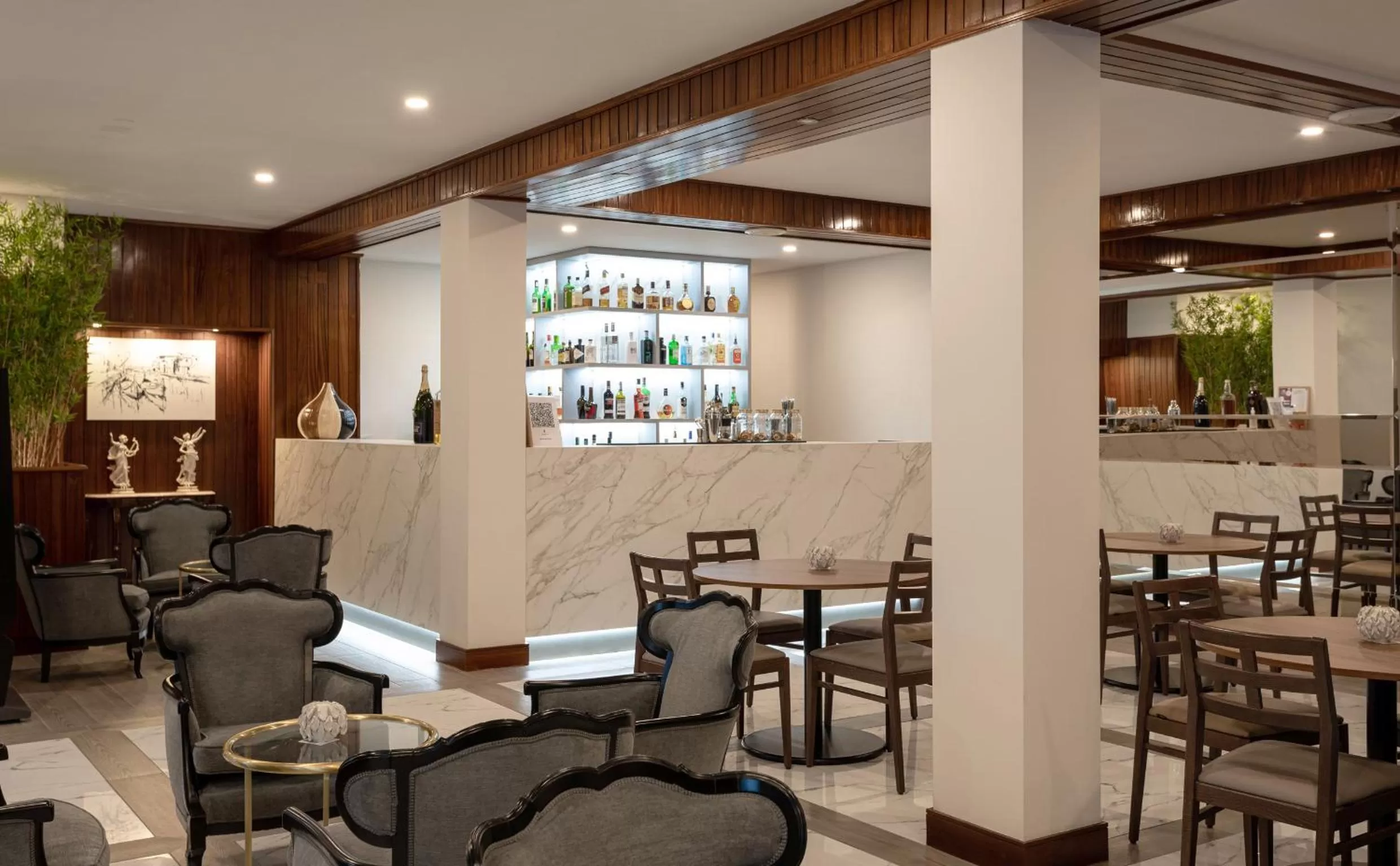 Lounge or bar in Hotel Afonso V & SPA