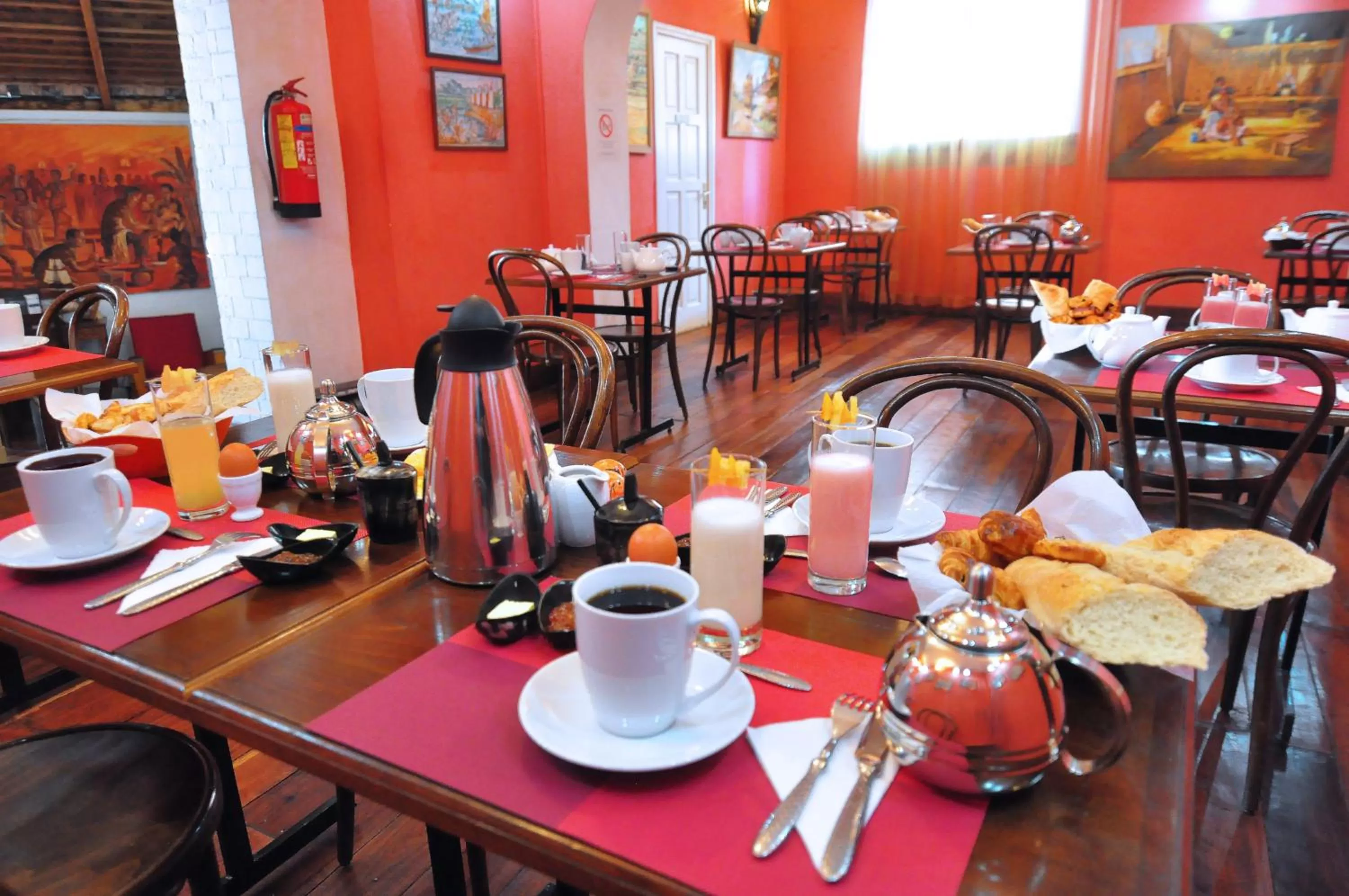 Continental breakfast, Restaurant/Places to Eat in Rova Hotel