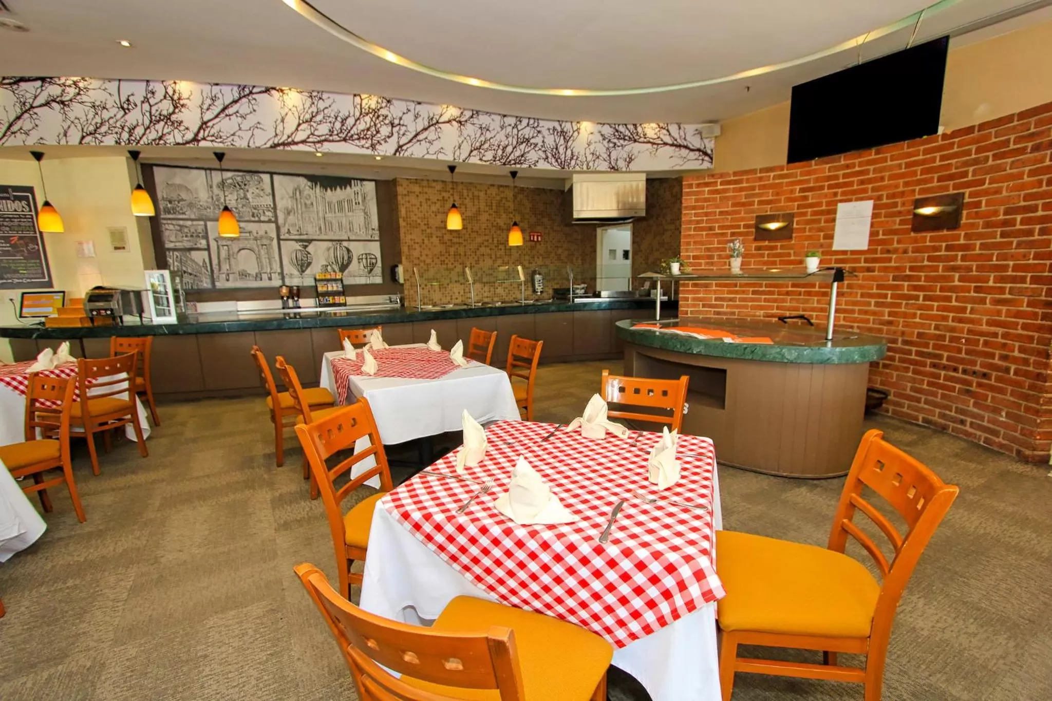 Restaurant/places to eat in Holiday Inn Leon-Convention Center by IHG