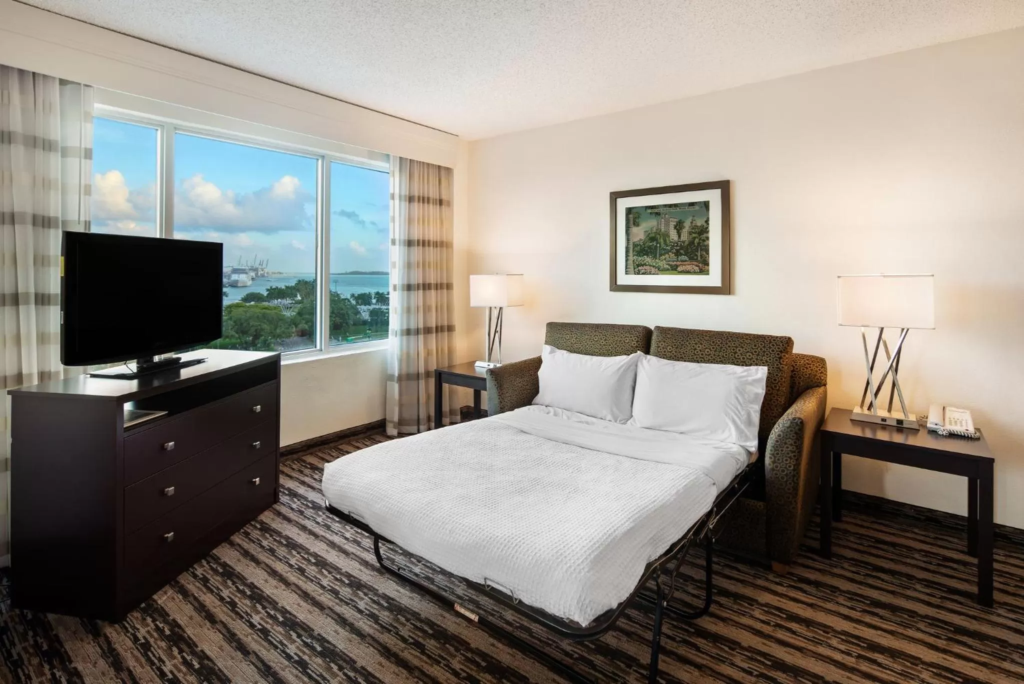 Bedroom, Bed in Holiday Inn Hotel Port of Miami-Downtown by IHG
