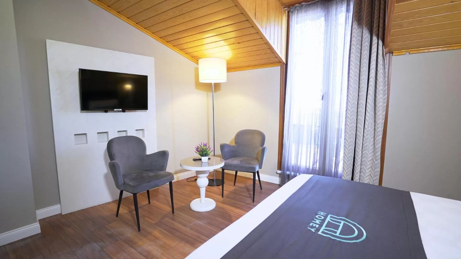 Bed in Homey AirPort Hotel