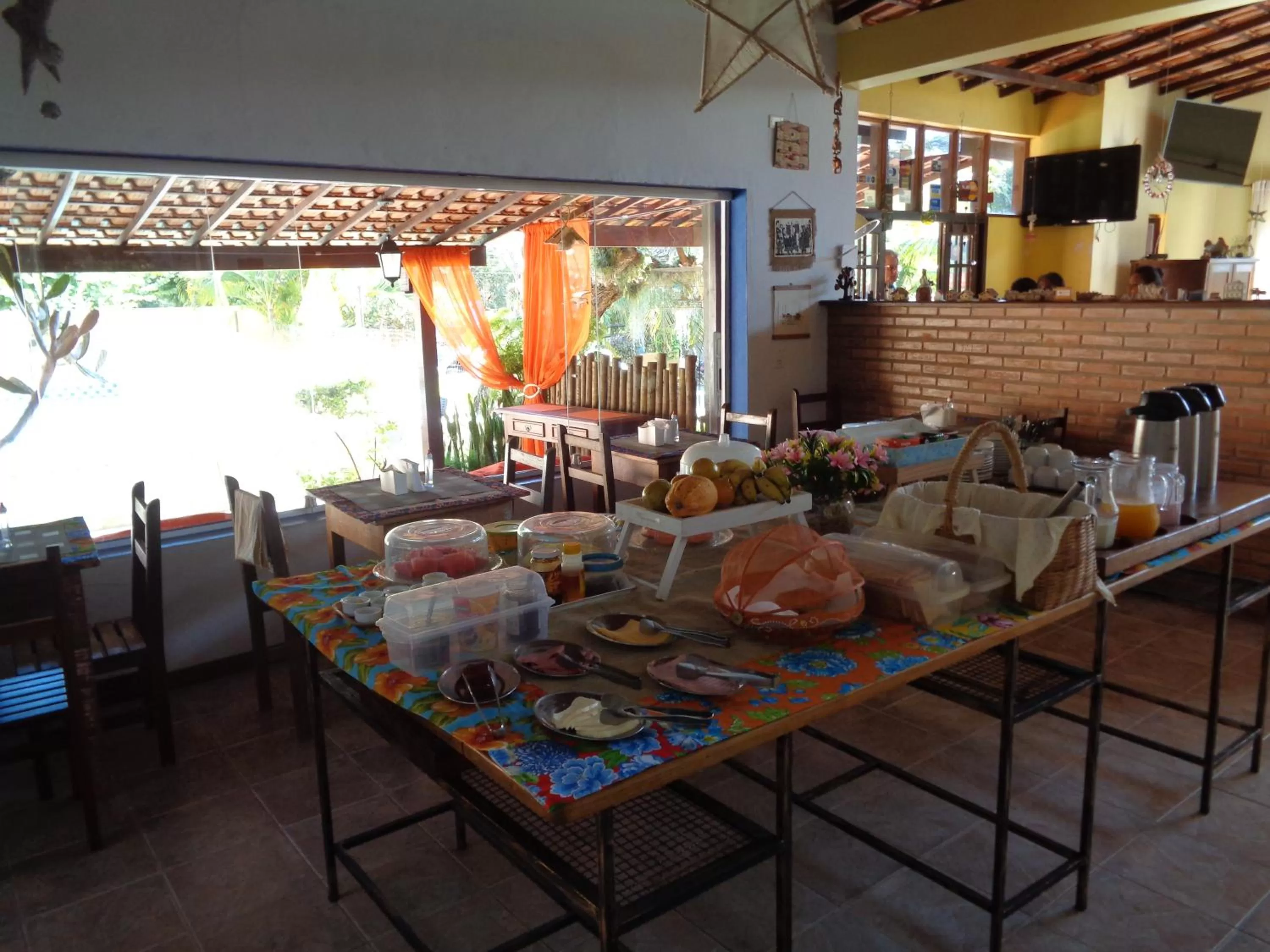 Restaurant/Places to Eat in Pousada Barcarola