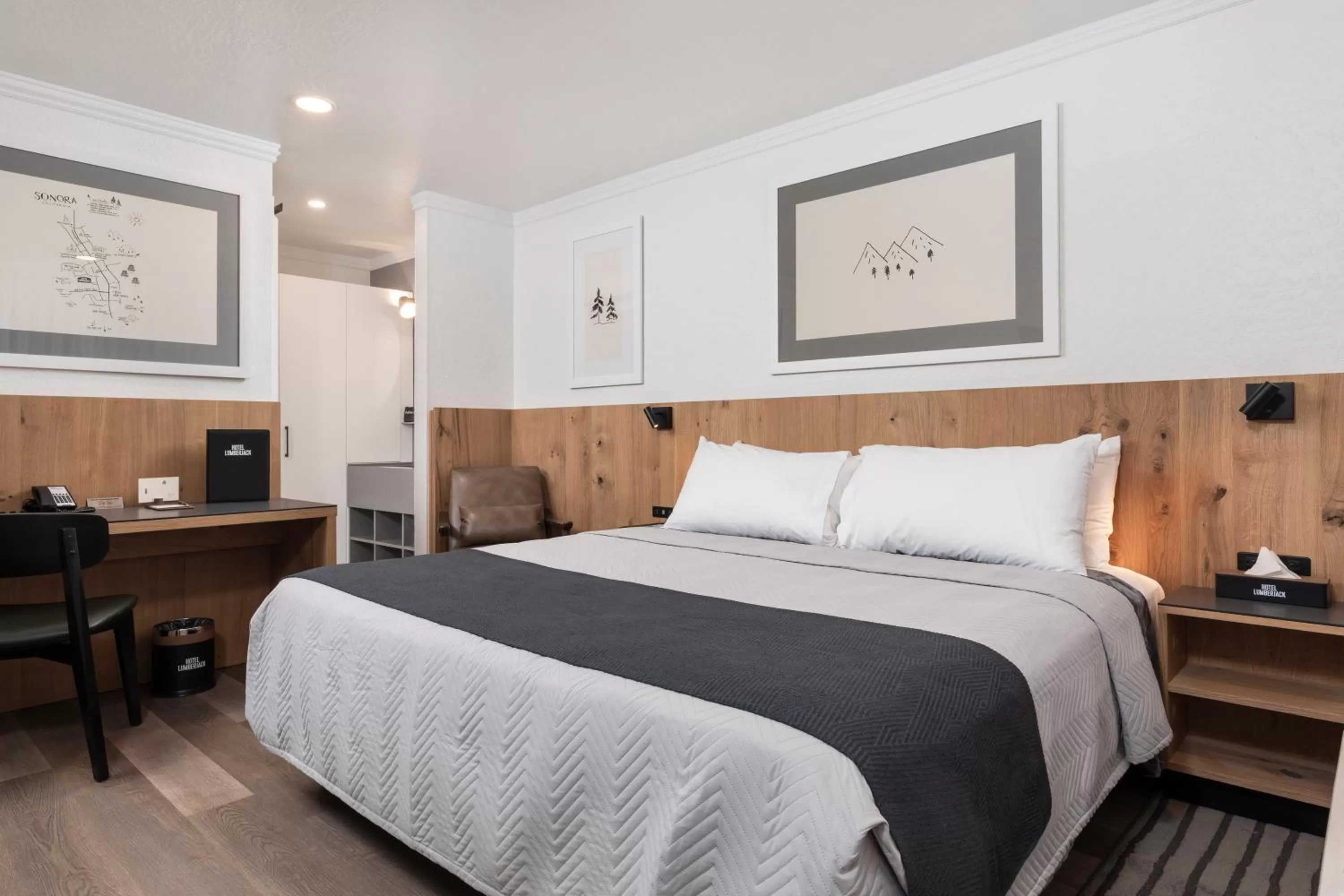 King Room - Non-Smoking in Hotel Lumberjack - Sonora