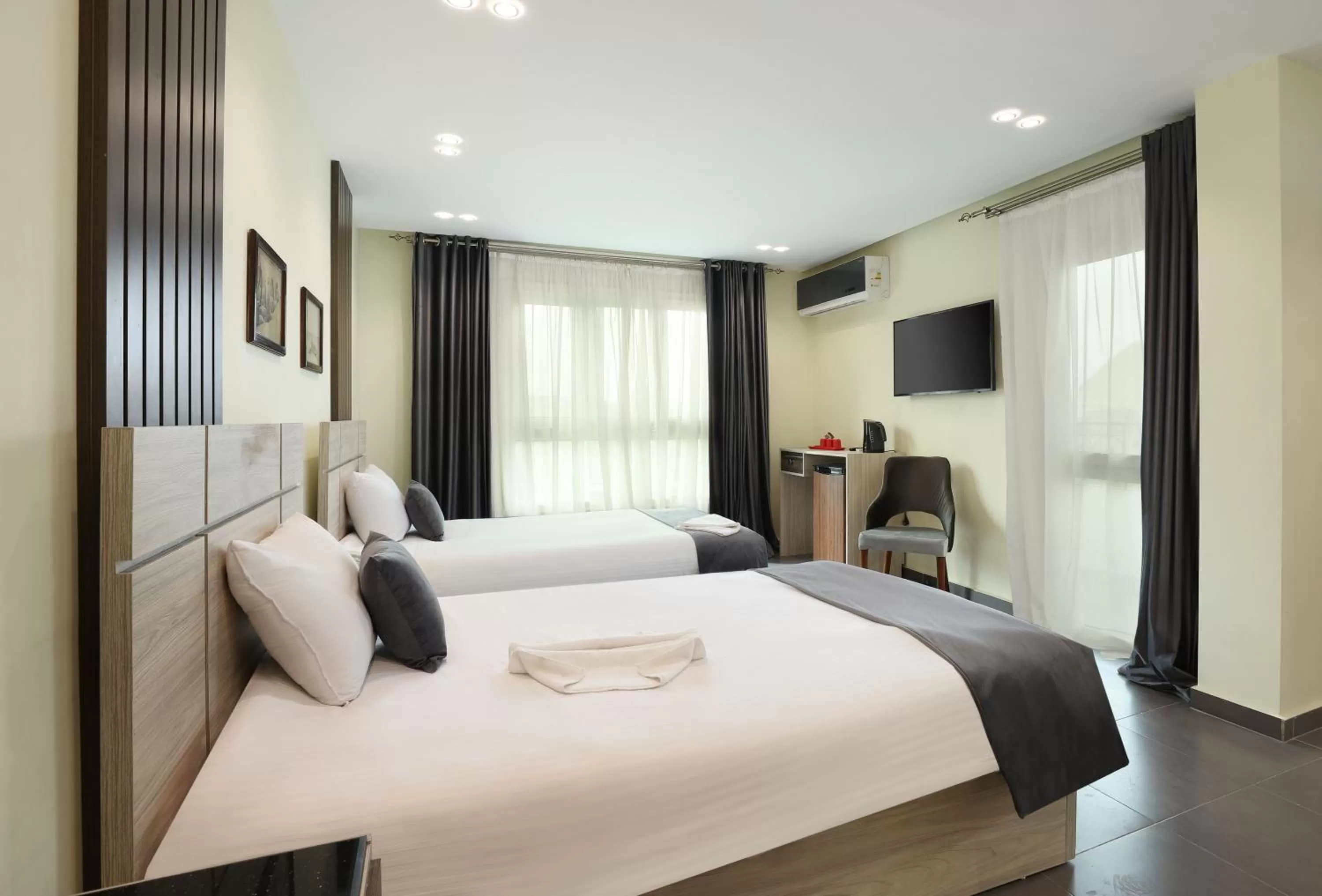 Bed in Brothers Pyramids View Hotel