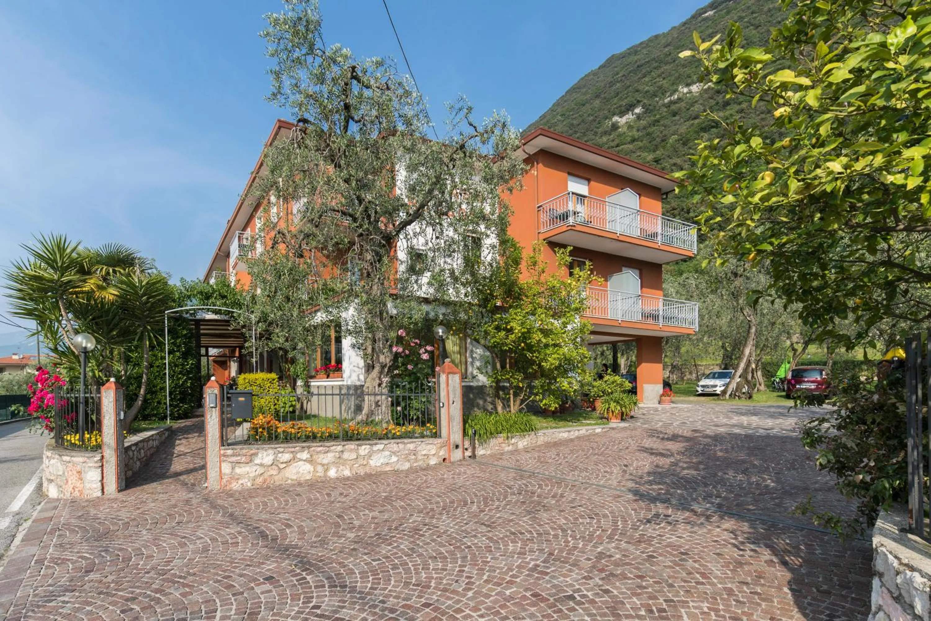 Facade/entrance in Garnì Casa Rabagno