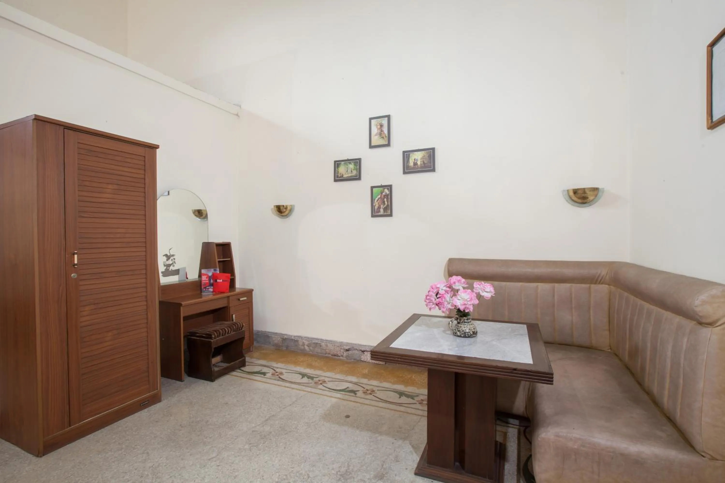 Living room, Seating Area in RedDoorz @ Lawang