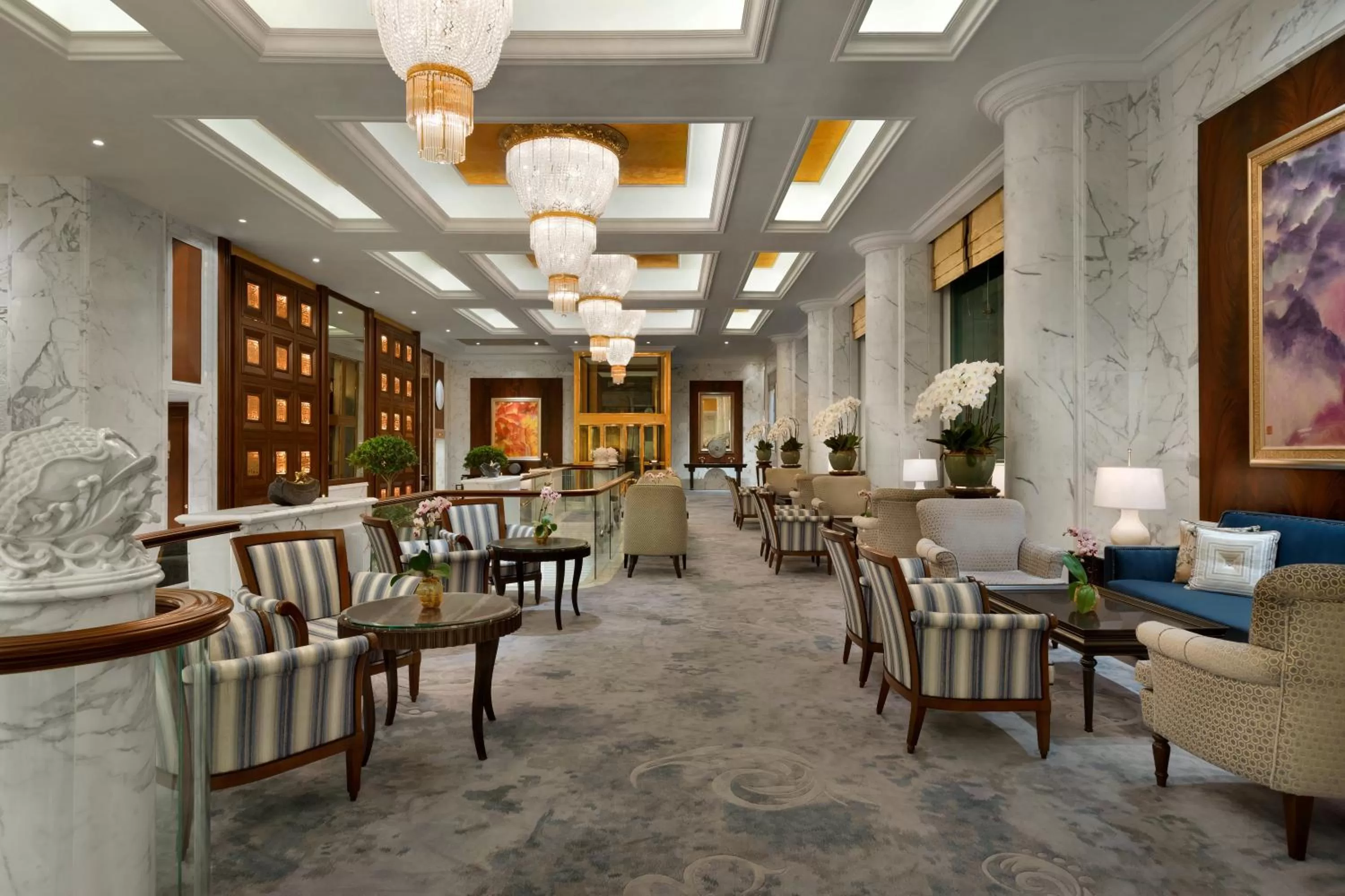 Lounge or bar in Shangri-La Singapore