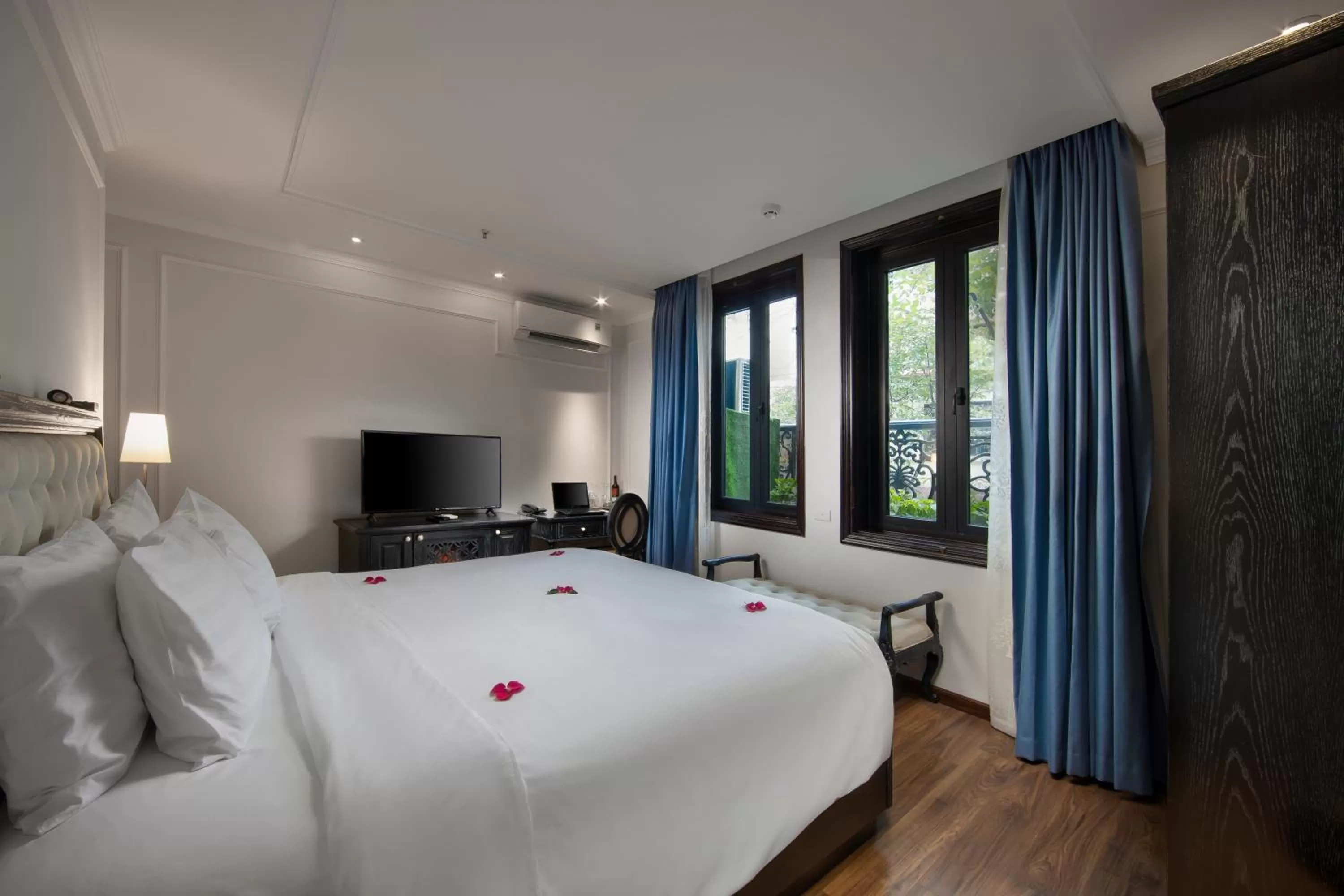 Photo of the whole room, Bed in Hanoi Media Hotel & Spa