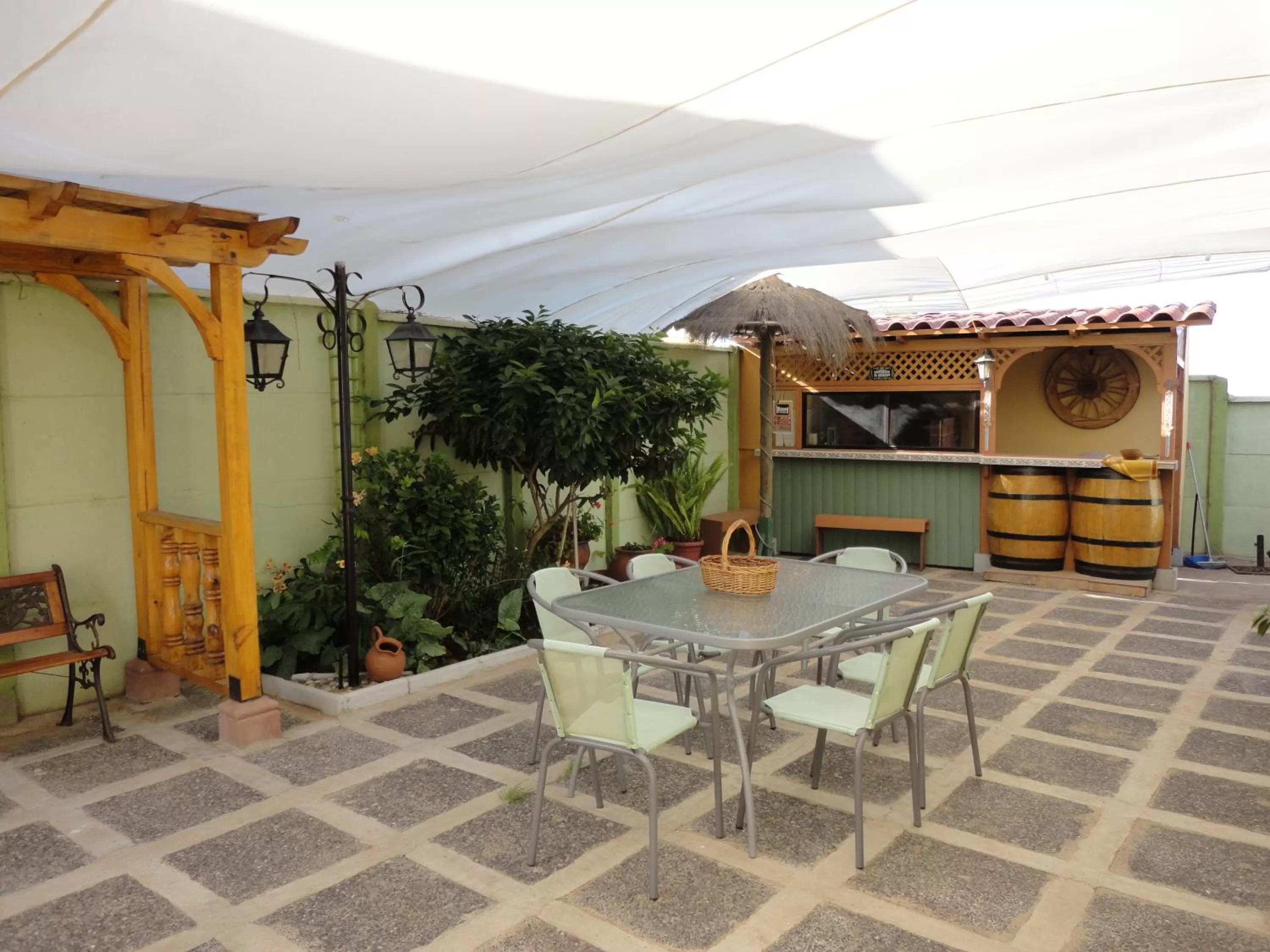 Restaurant/places to eat in Hostal Miramar