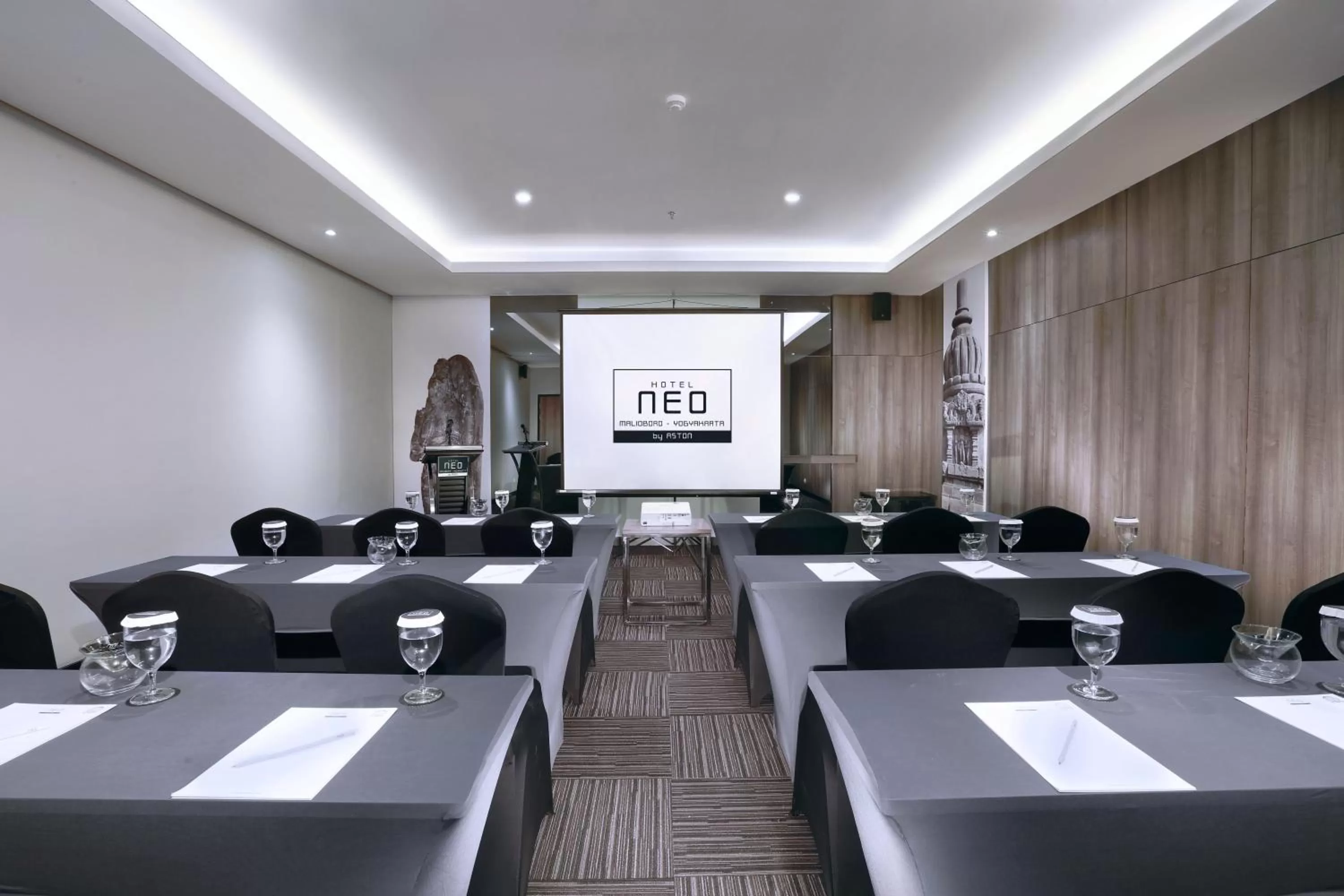 Meeting/conference room in Hotel Neo Malioboro by ASTON