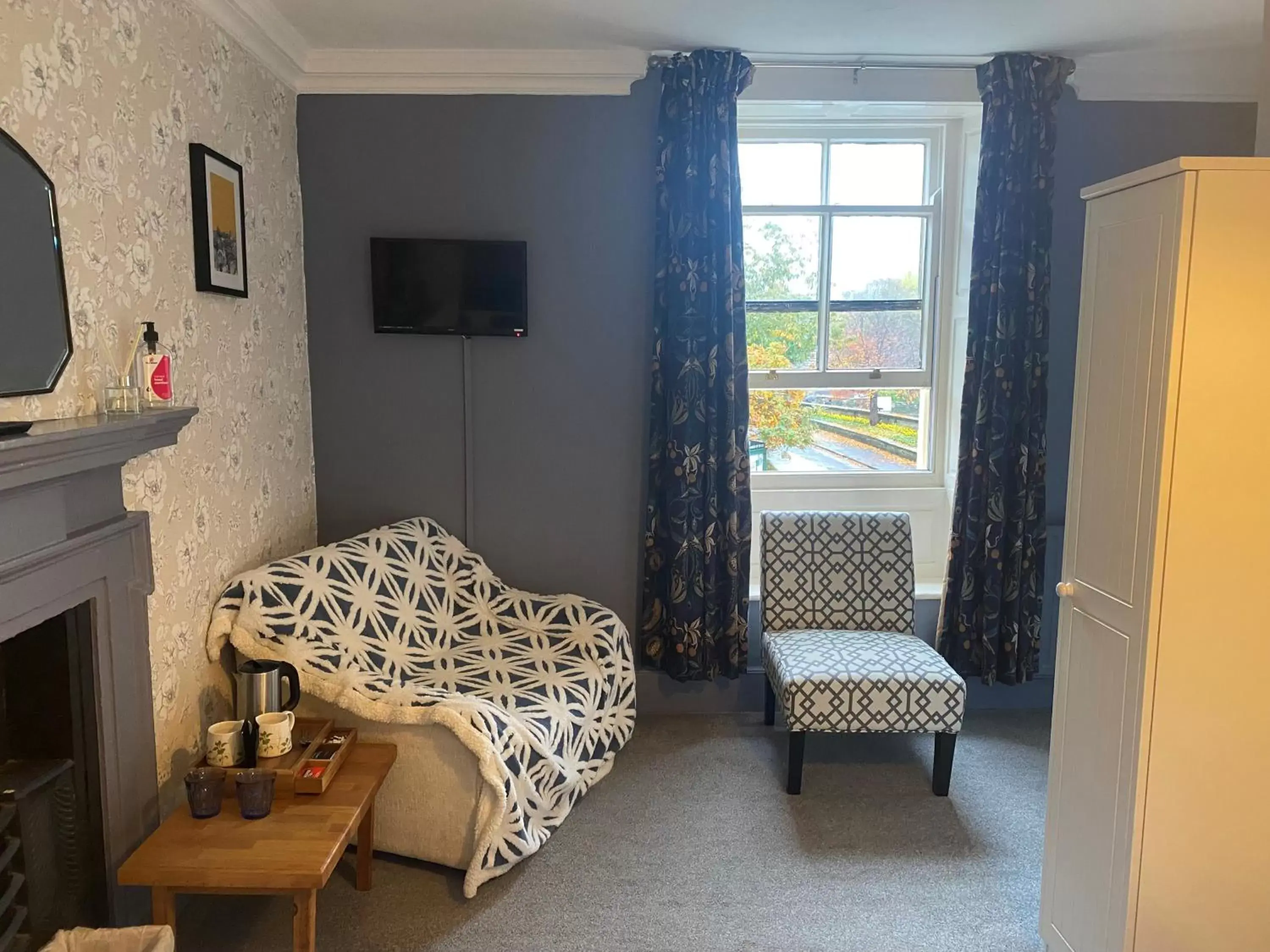 Large Double or Twin Room in Talbot House Bed & Breakfast and Tearoom Large Double or Twin Room in Talbot House Bed & Breakfast and Tearoom