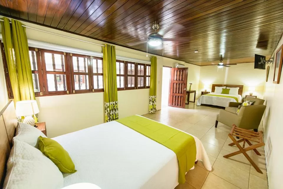 Photo of the whole room in Hotel Flor De Sarta