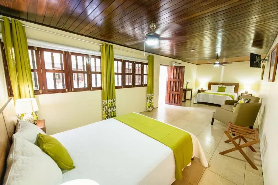 Quadruple Room in Hotel Flor De Sarta Quadruple Room in Hotel Flor De Sarta