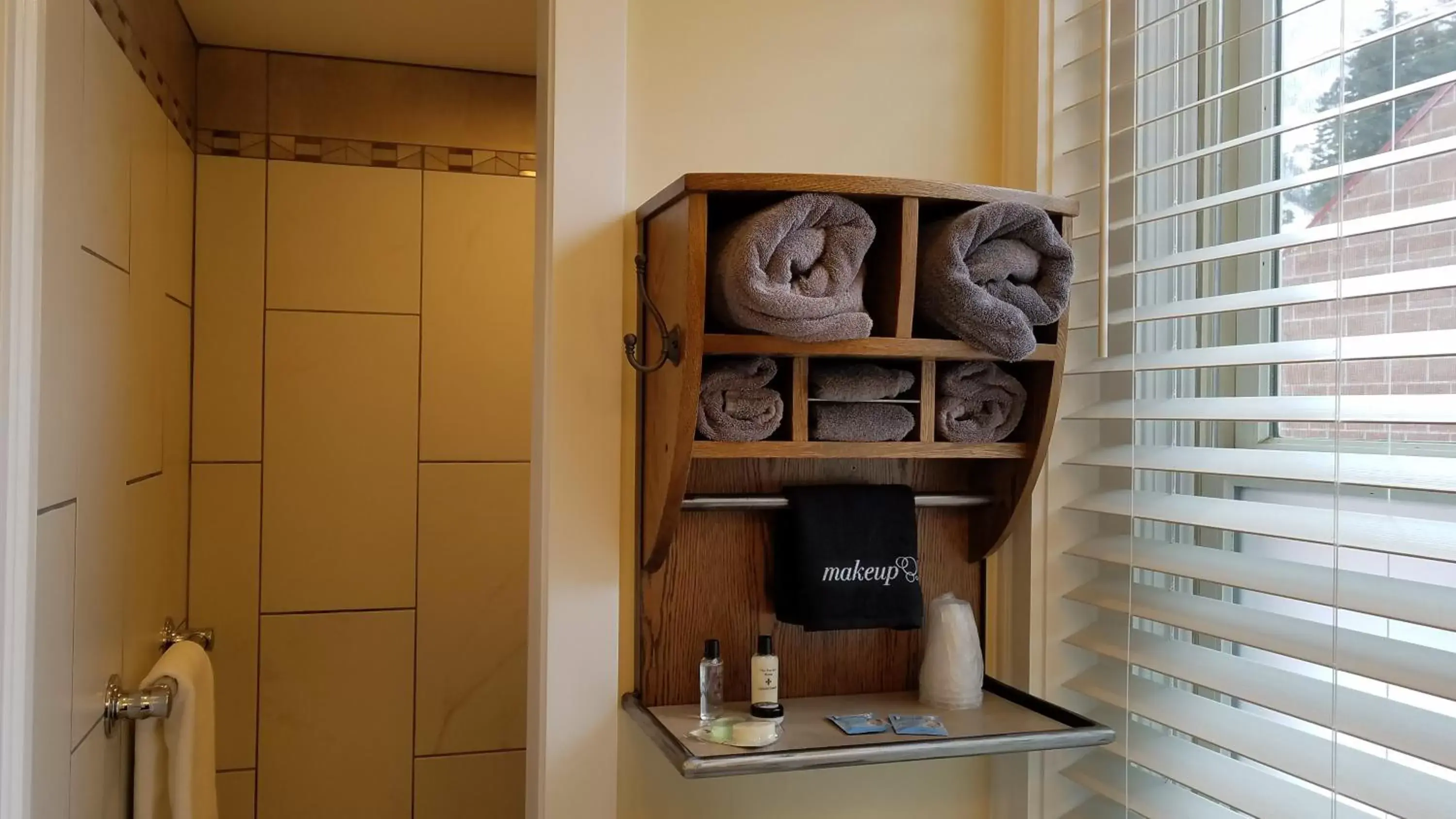 Petite Room 1 (no view) in Hotel Ouray - for 12 years old and over Petite Room 1 (no view) in Hotel Ouray - for 12 years old and over