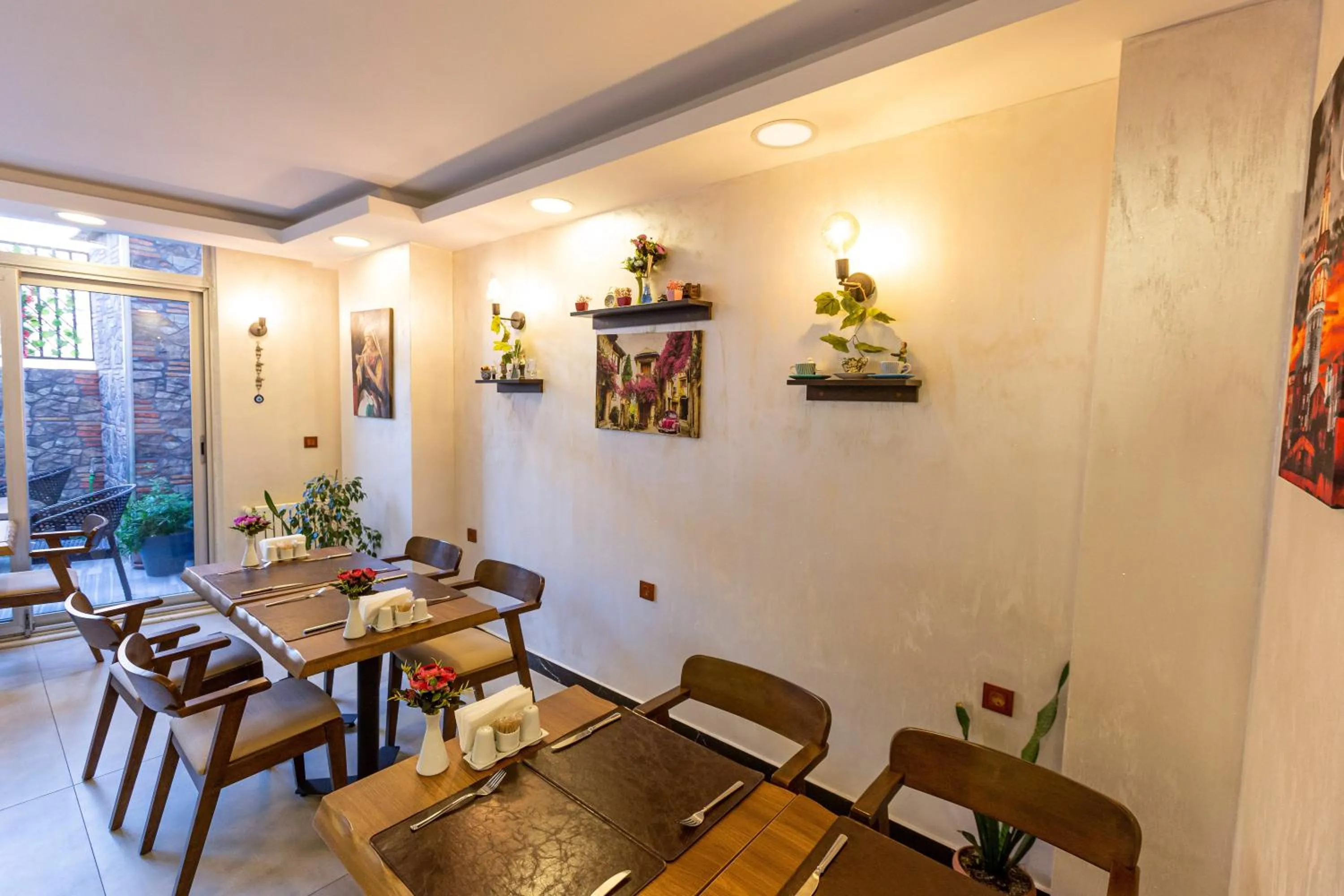 Restaurant/places to eat in Kumru Hotel