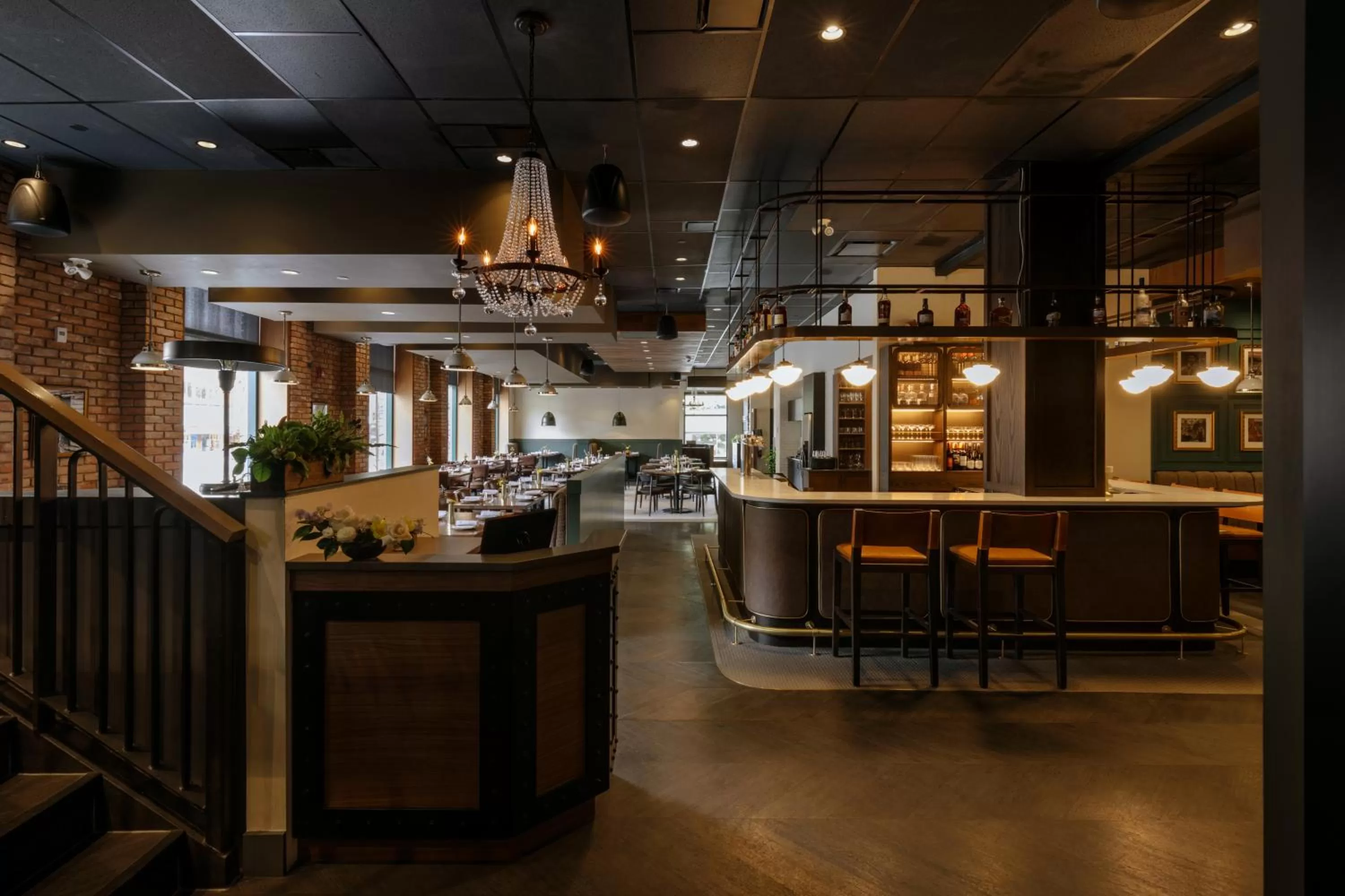 Restaurant/places to eat in Mount Royal Hotel