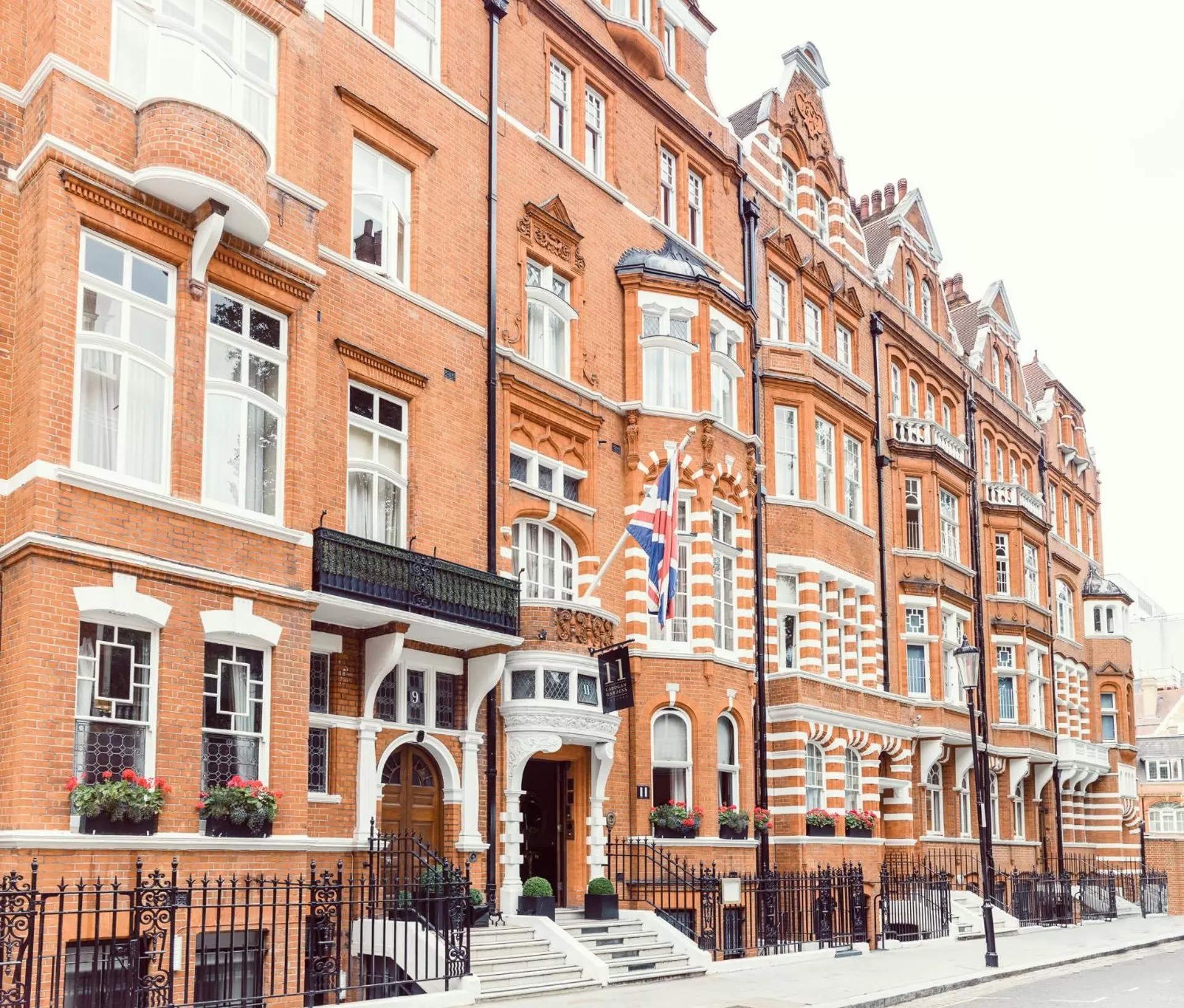 Property building in 11 Cadogan Gardens and The Apartments by Iconic Luxury Hotels