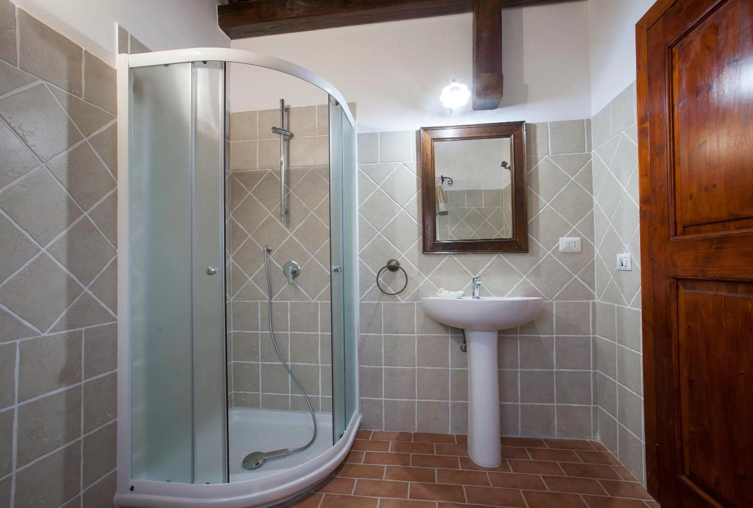 Shower in Antico Casale Spezia Pelagalli
