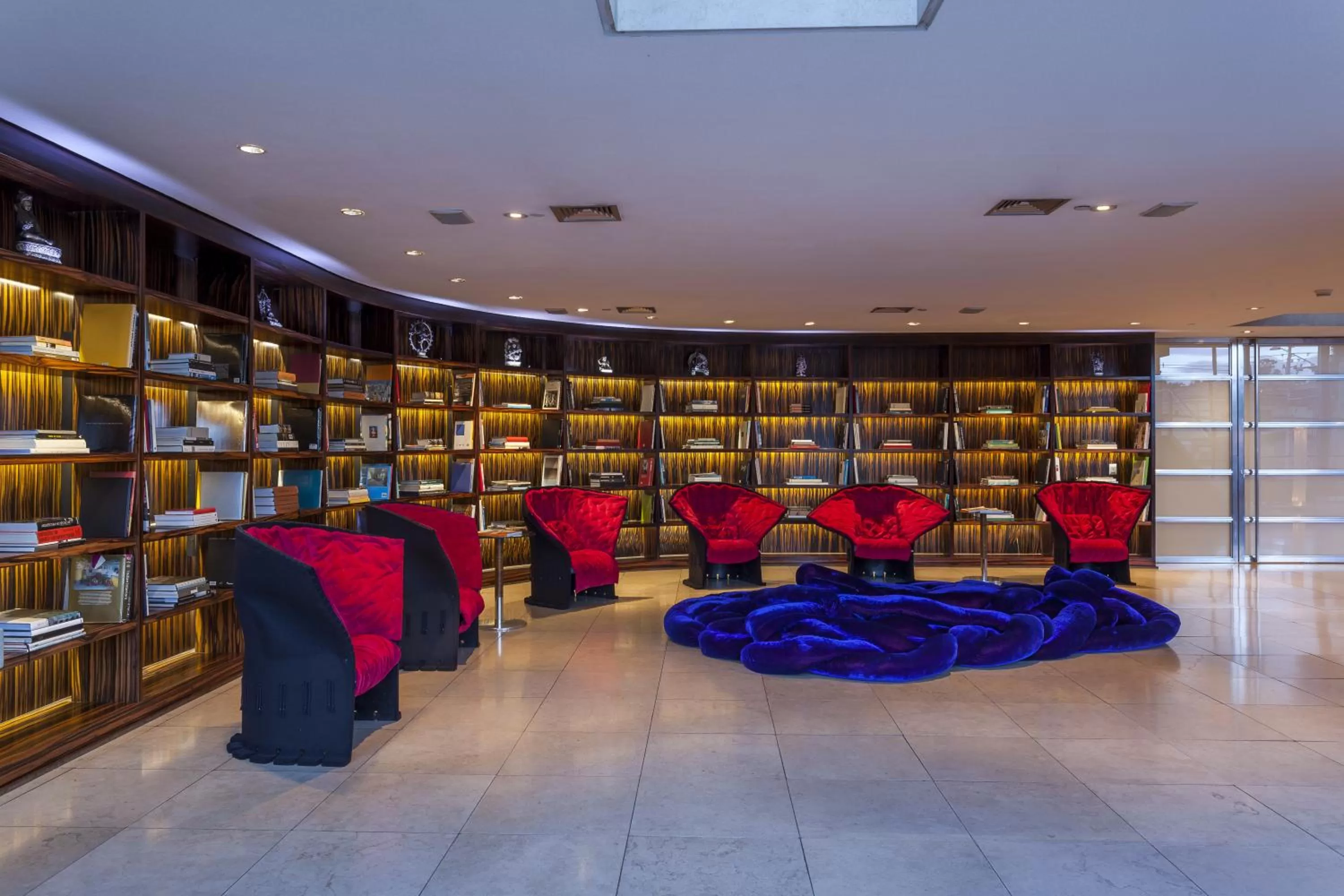 Library in Hotel Unique