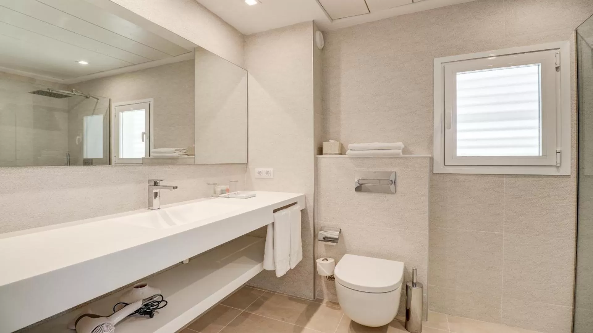 Shower in Hotel Illa d'Or & Club Apts 4* Sup