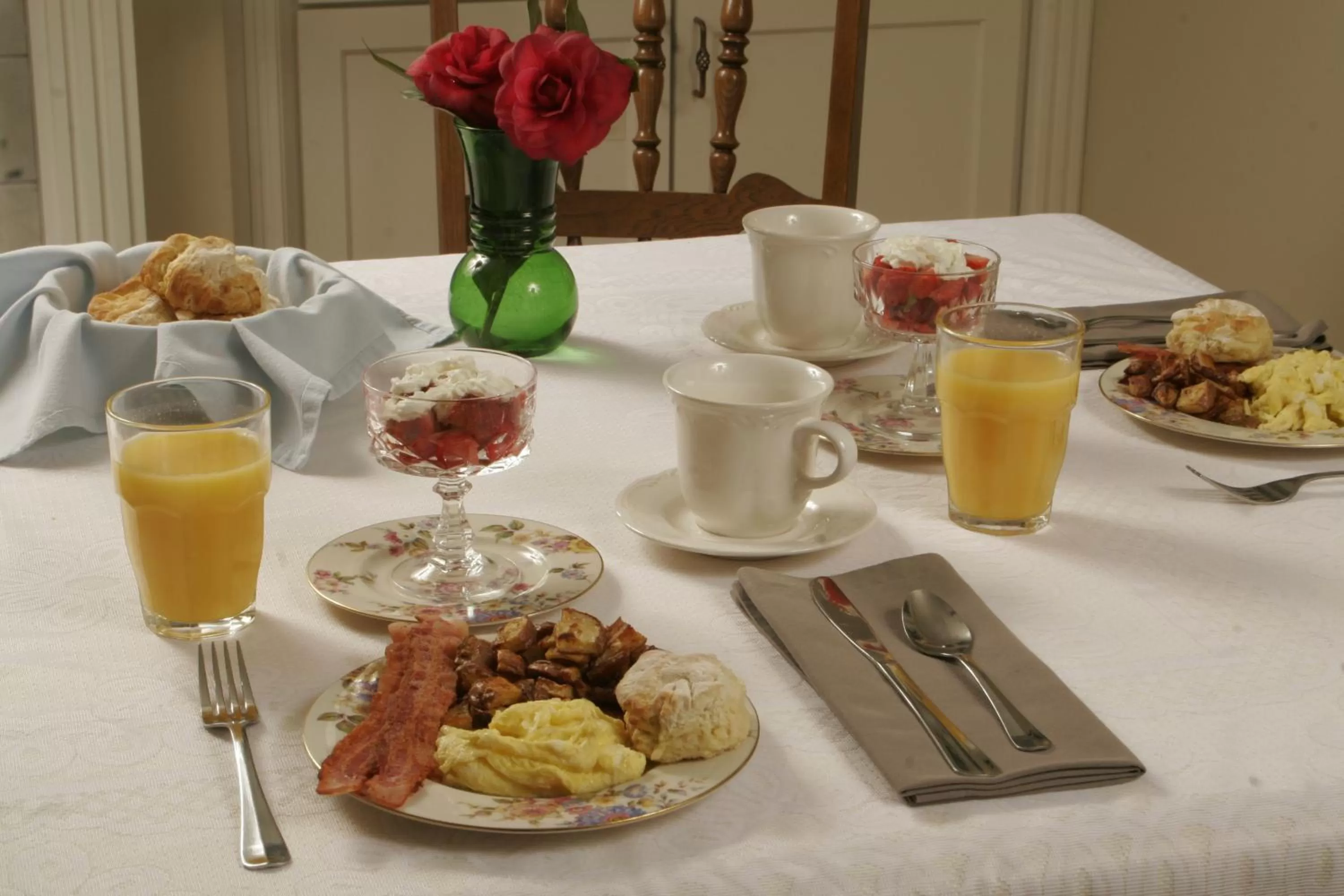American breakfast in Seven Oaks Bed & Breakfast