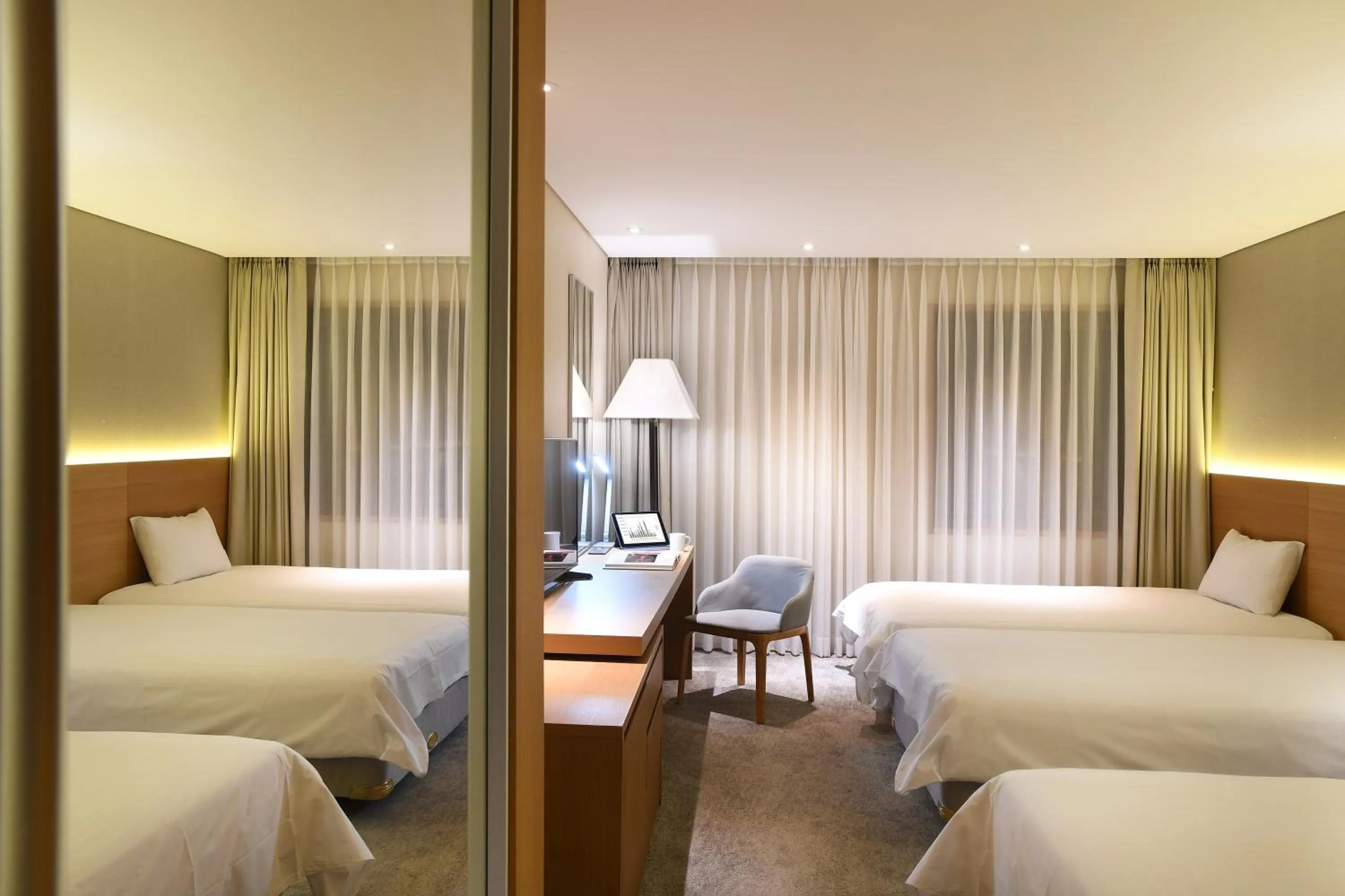 Bedroom, Bed in Astar Hotel