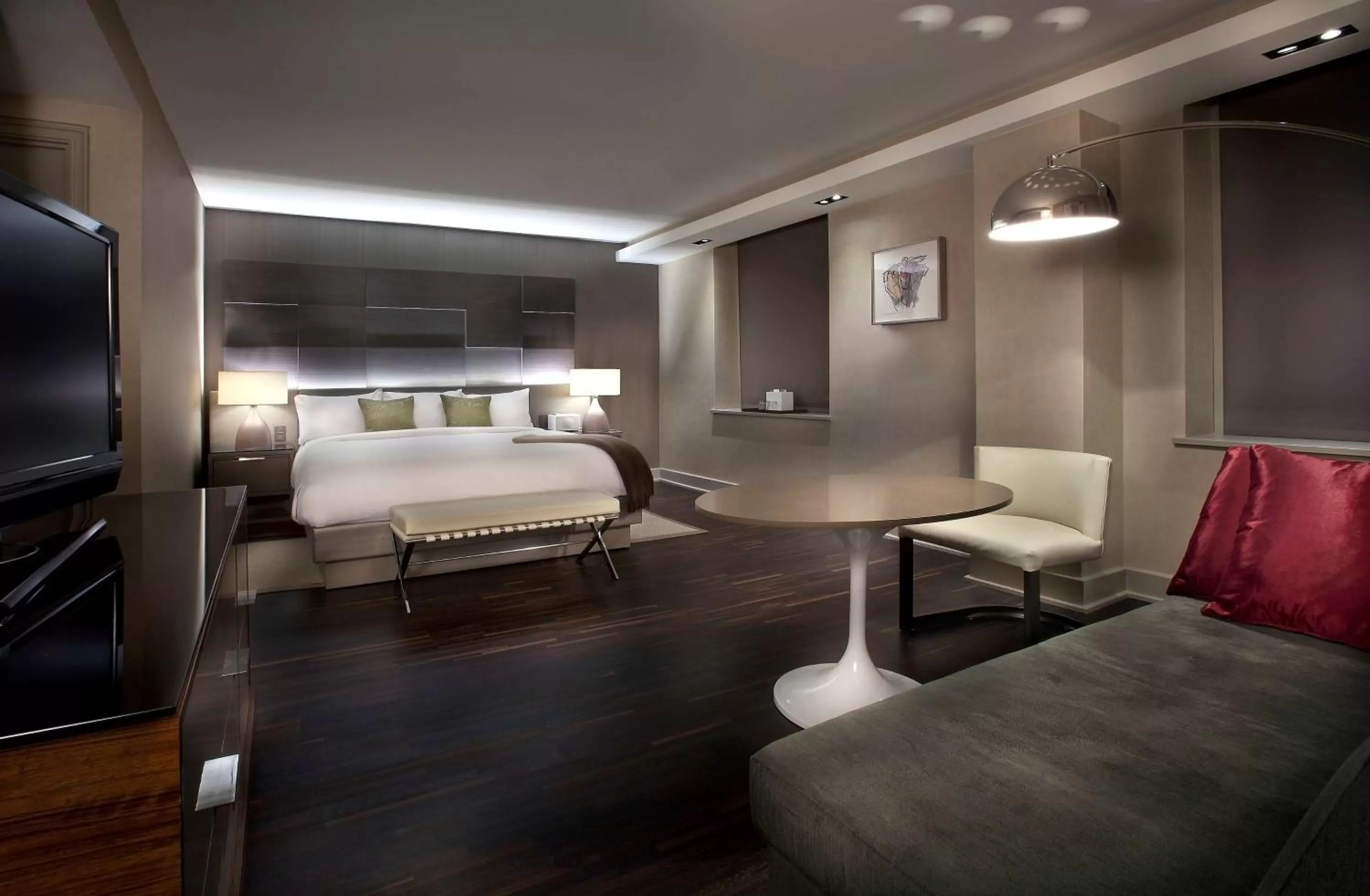 Photo of the whole room, Bed in Hyatt Grand Central New York