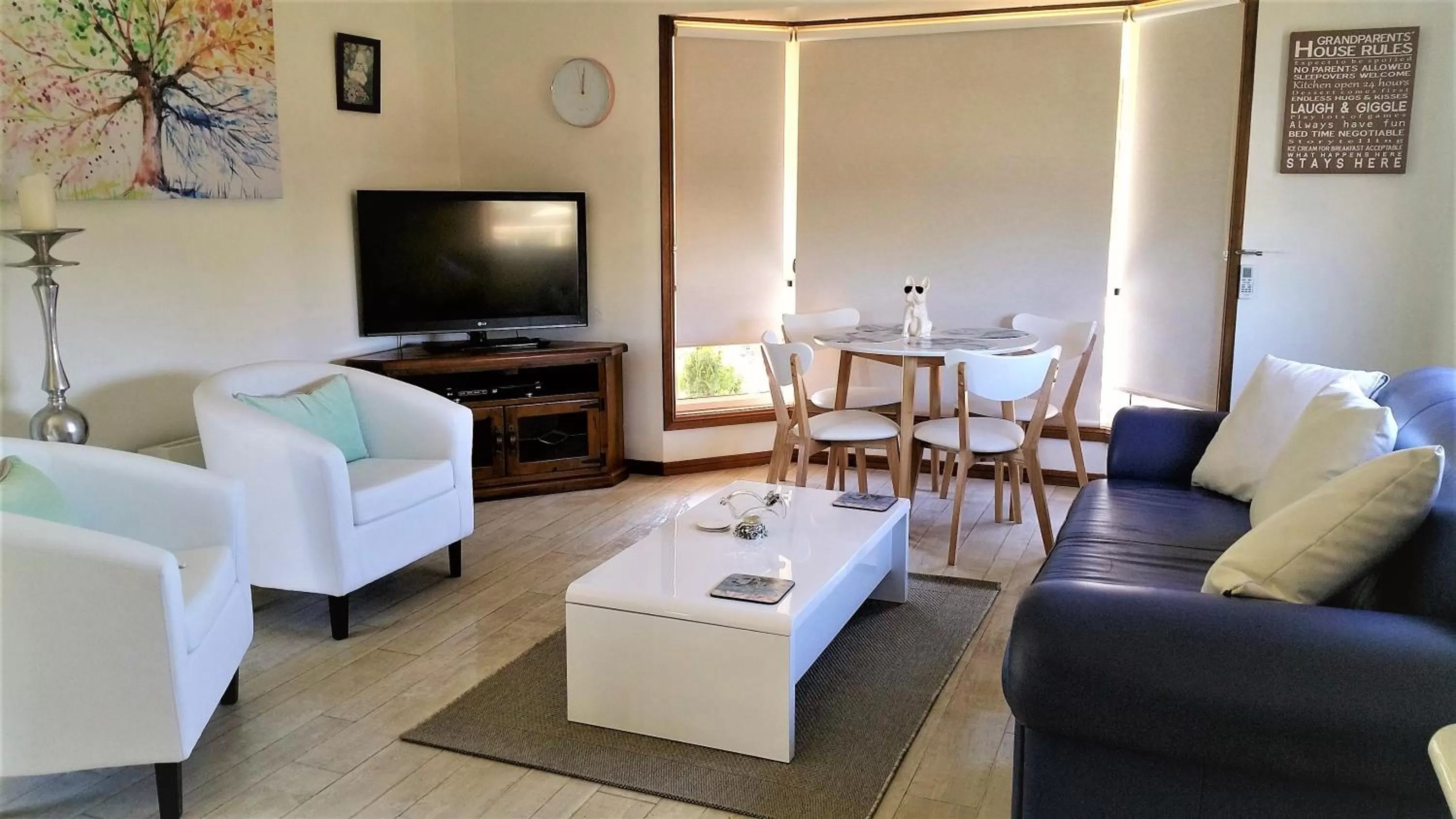 Must Love Dogs B&B & Self Contained Cottage